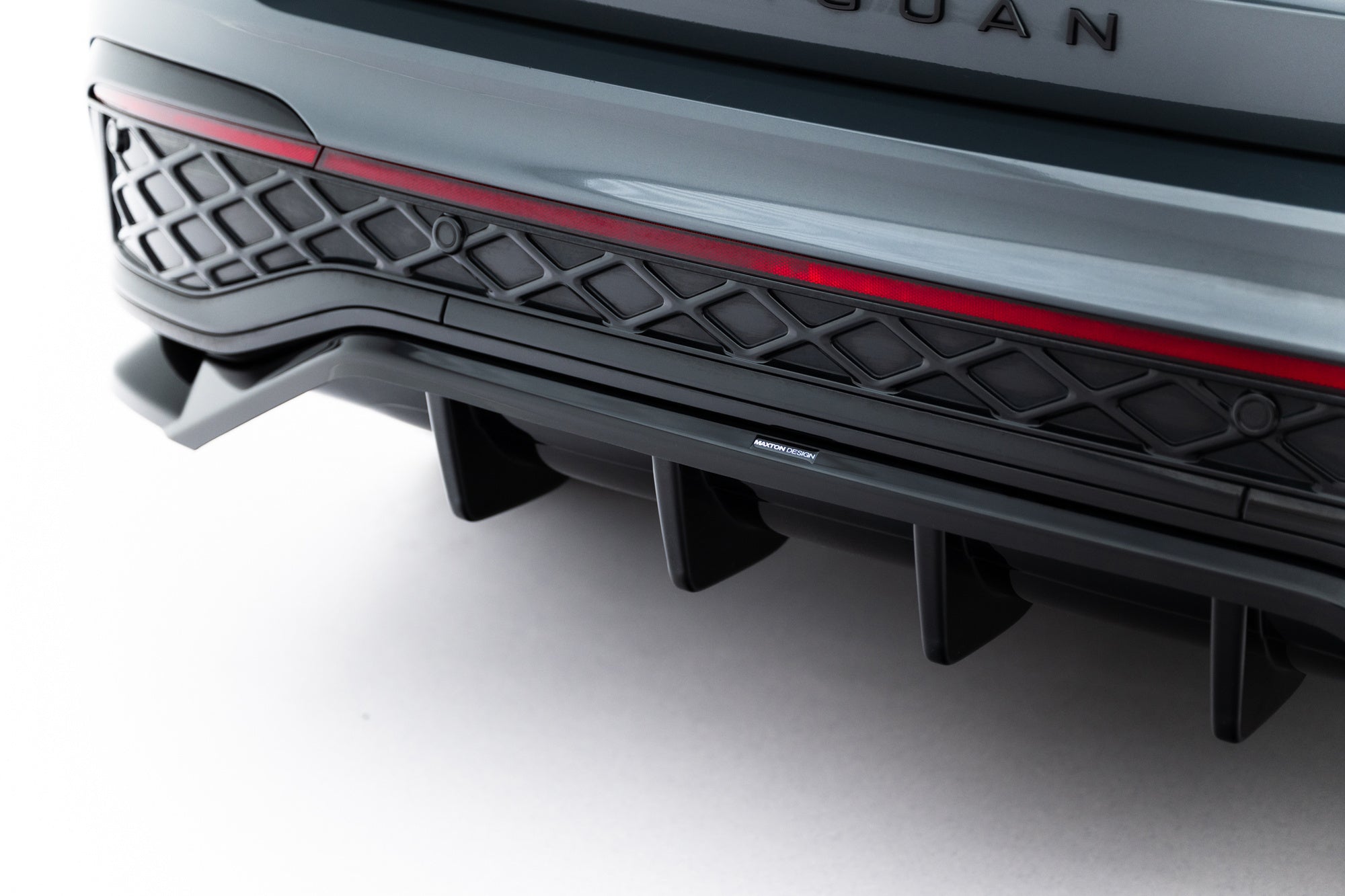 Splitter trasero Volkswagen Tiguan R-Line Mk3 (con barras verticales)