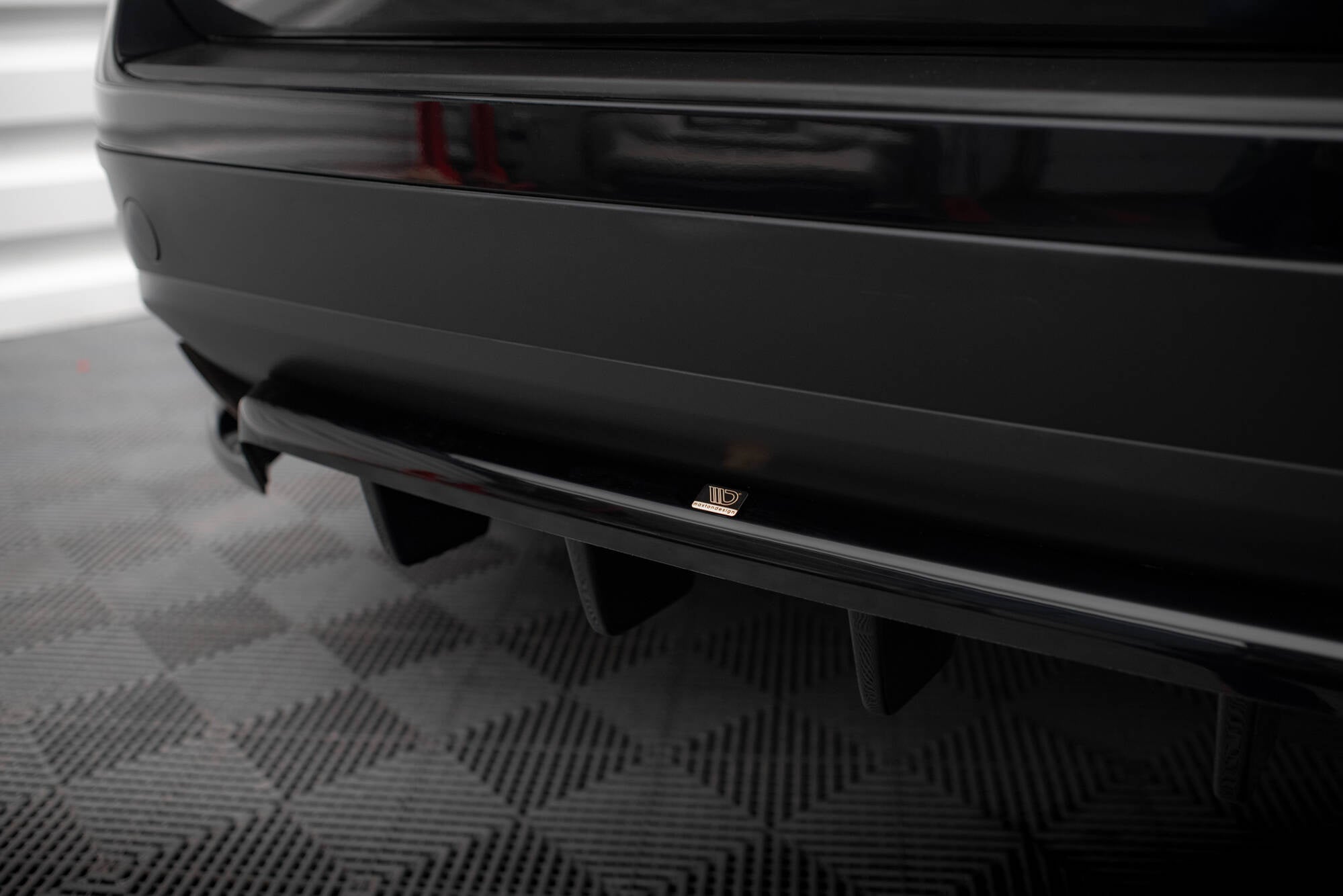 Splitter trasero Volkswagen Touareg Mk2 (con barras verticales)