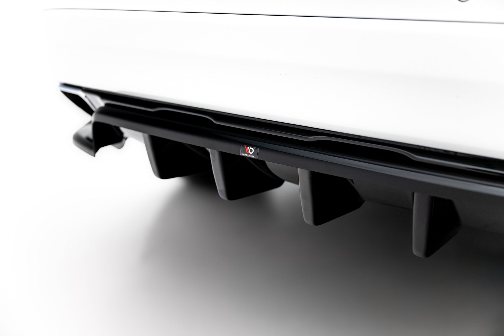 Splitter trasero Volvo XC60 Mk1 Facelift (con barras verticales)