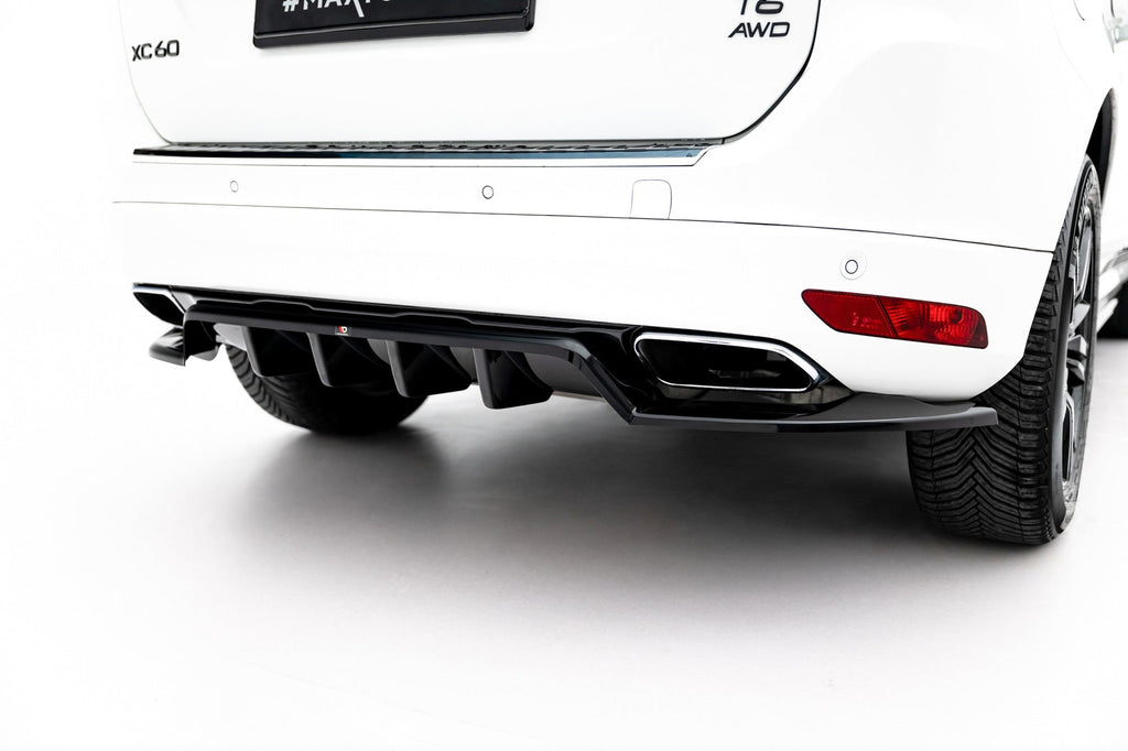 Splitter trasero Volvo XC60 Mk1 Facelift (con barras verticales)