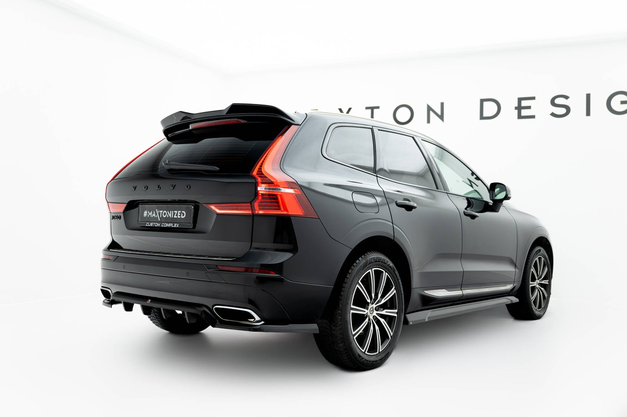 Splitter trasero Volvo XC60 Mk2 (con barras verticales)