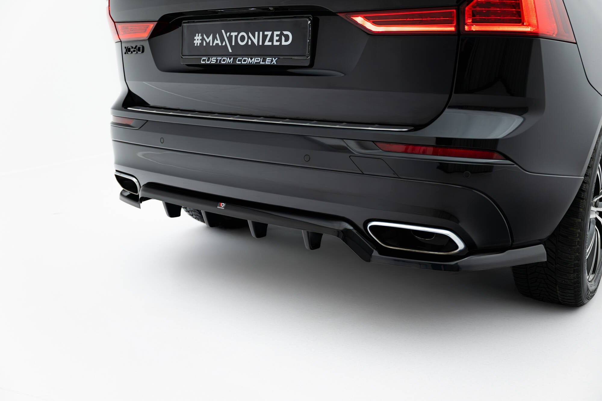 Splitter trasero Volvo XC60 Mk2 (con barras verticales)