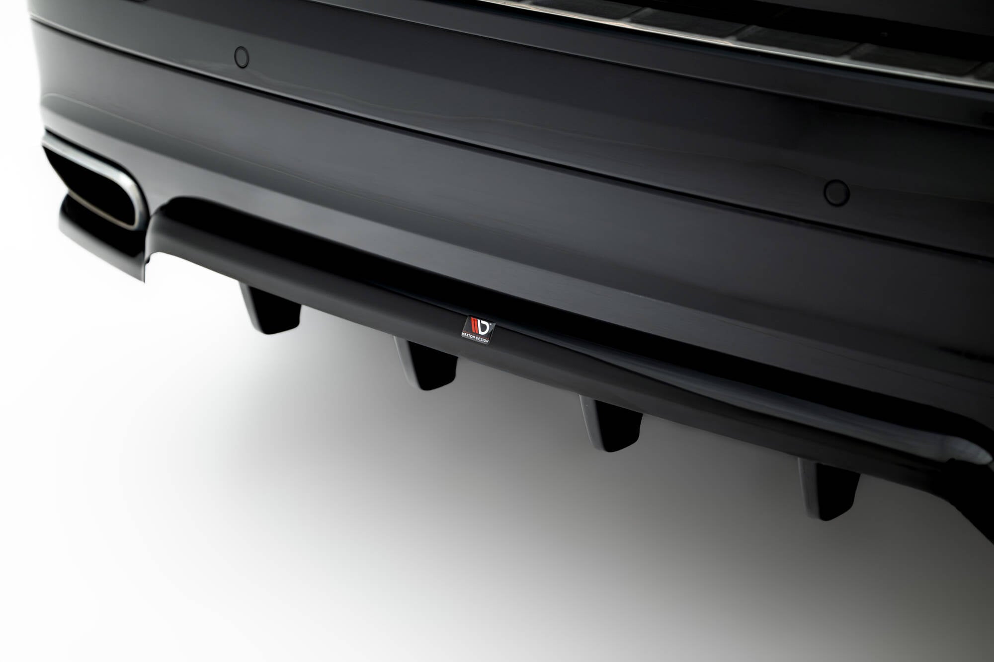 Splitter trasero Volvo XC60 Mk2 (con barras verticales)