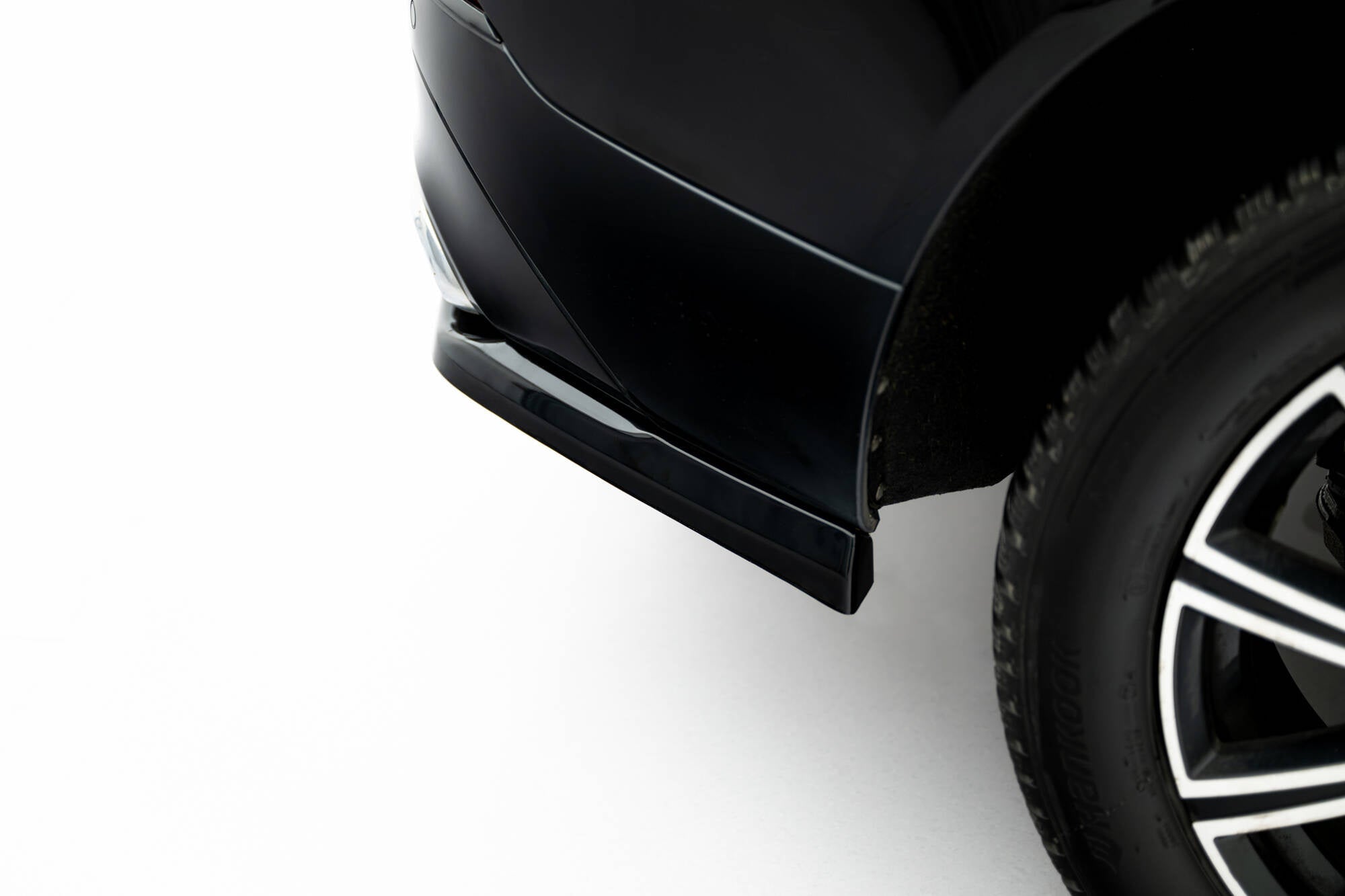 Splitter trasero Volvo XC60 Mk2 (con barras verticales)