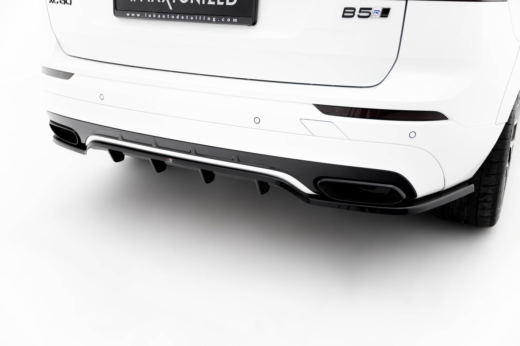 Splitter trasero Volvo XC60 Mk2 R-Design (con barras verticales)