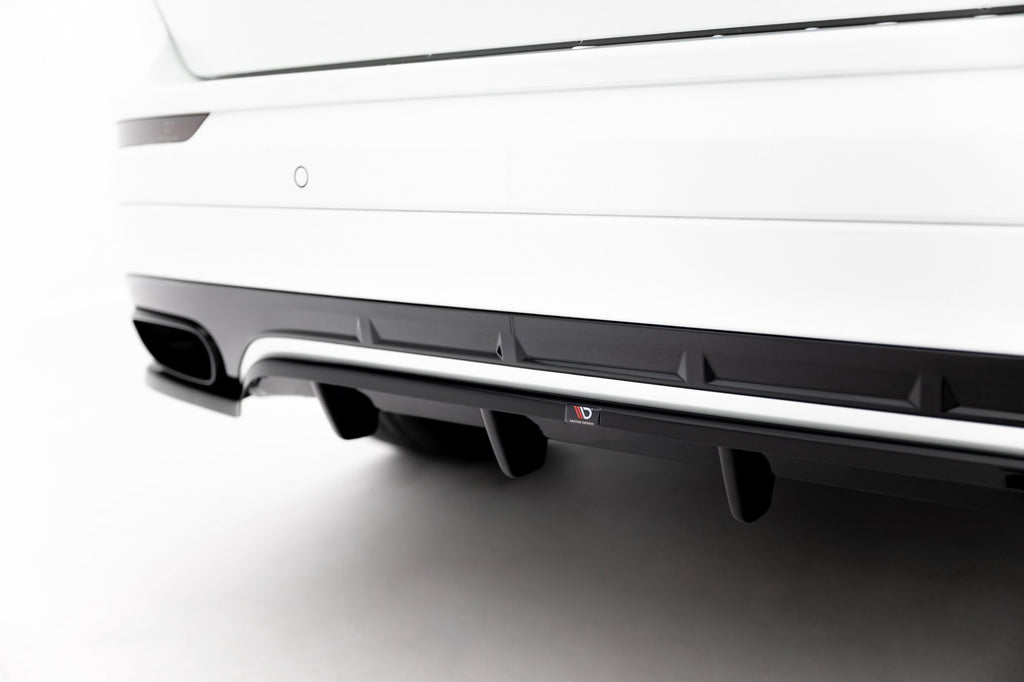 Splitter trasero Volvo XC60 Mk2 R-Design (con barras verticales)