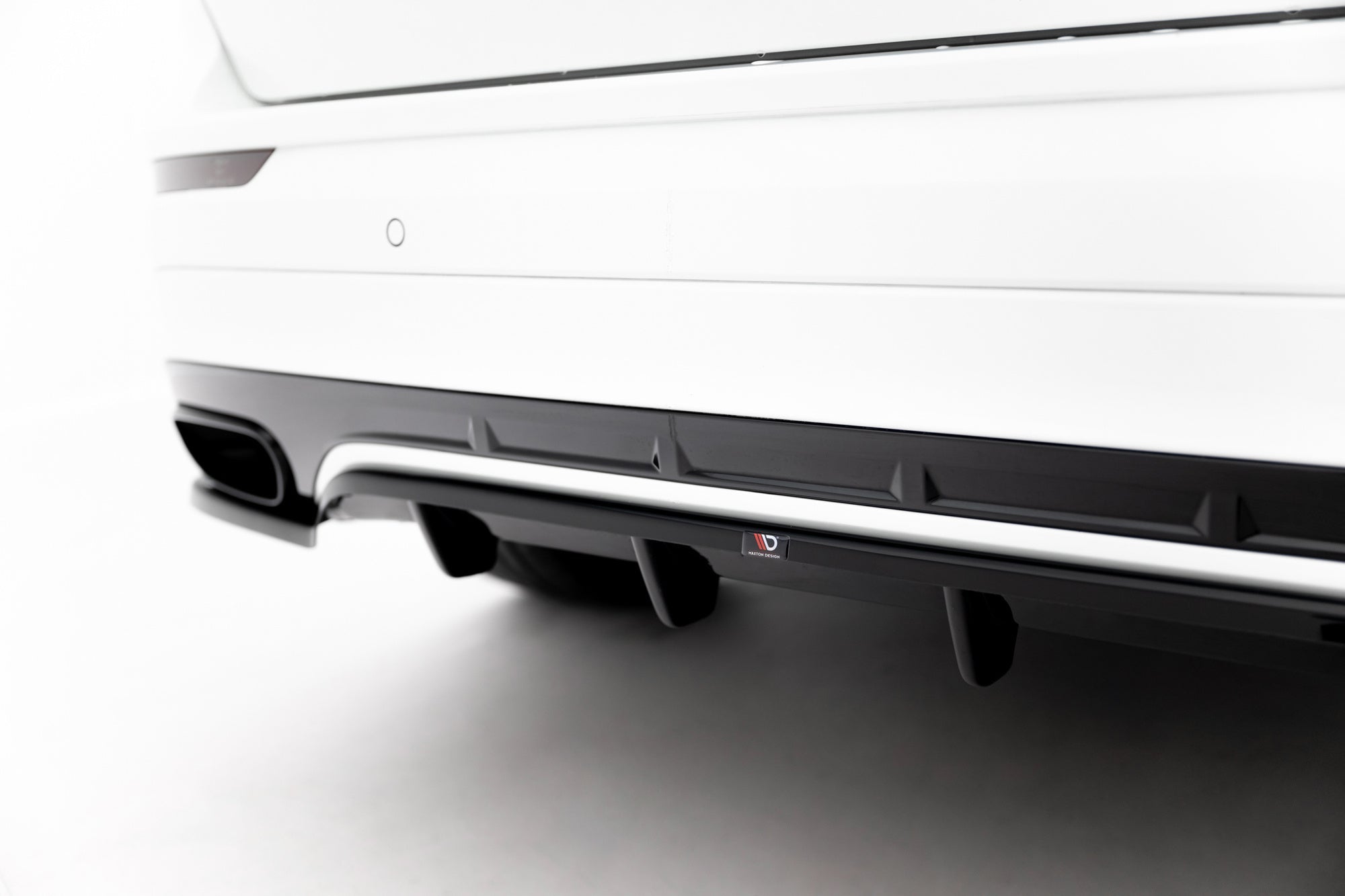 Splitter trasero Volvo XC60 Mk2 R-Design (con barras verticales)