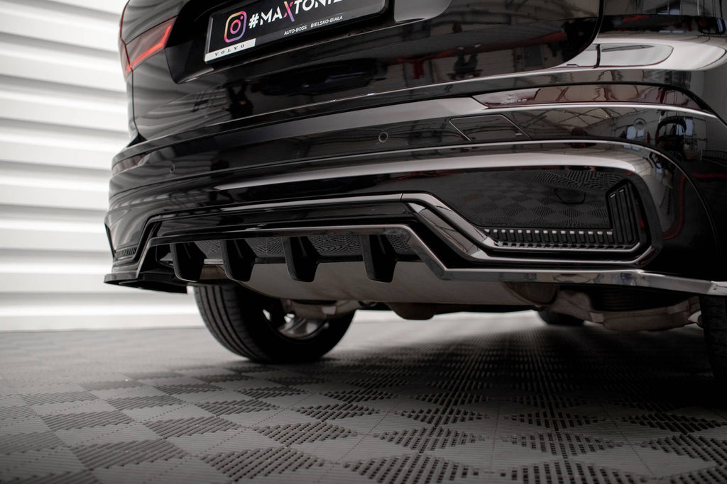 Splitter trasero Volvo XC60 R-Design Mk2 Facelift (con barras verticales)