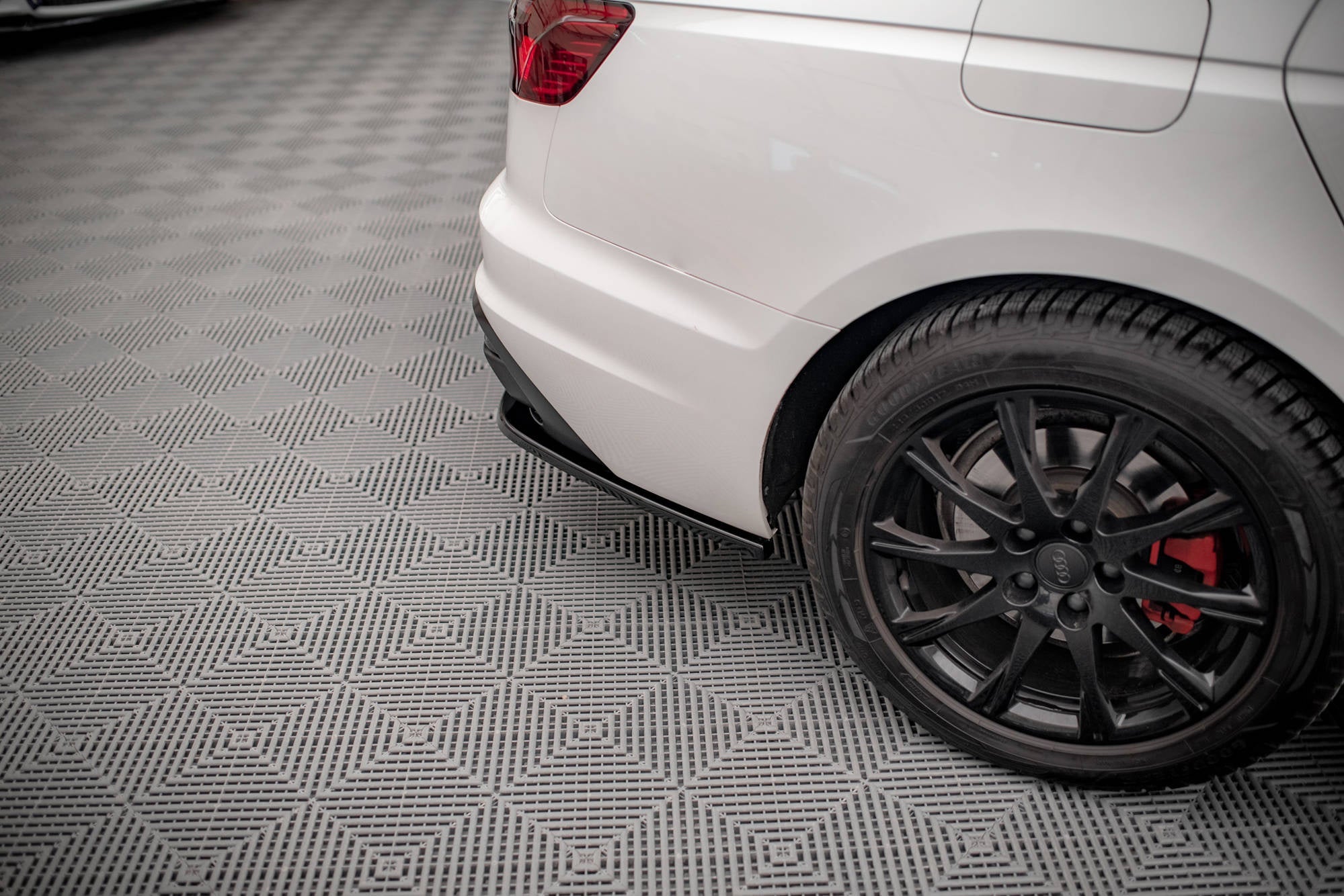 Splitters laterales traseros Audi A4 B9 Facelift