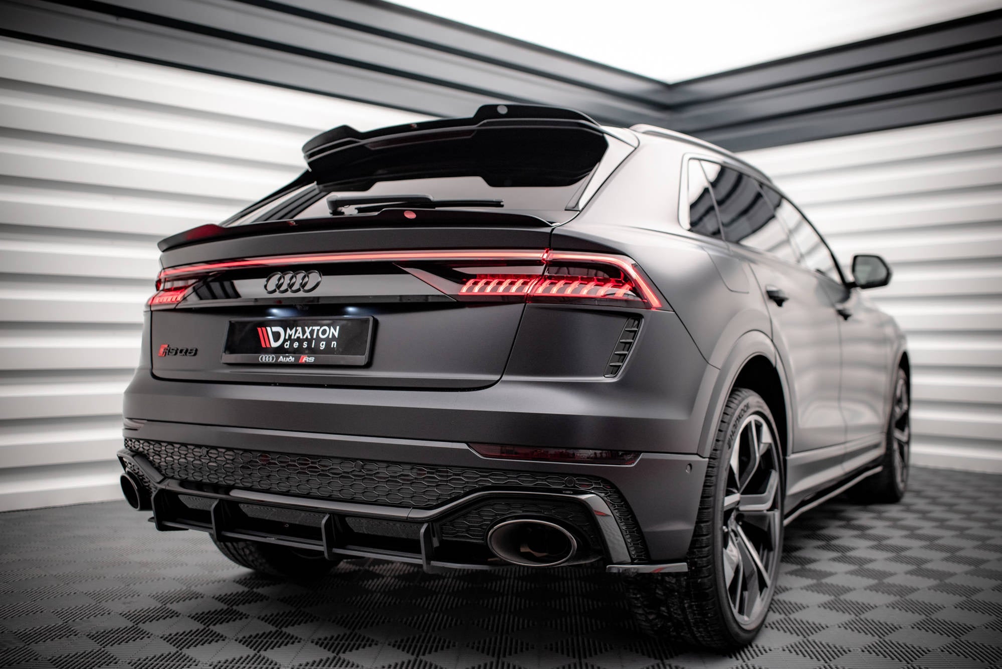 Splitters laterales traseros Audi RS Q8 Mk1