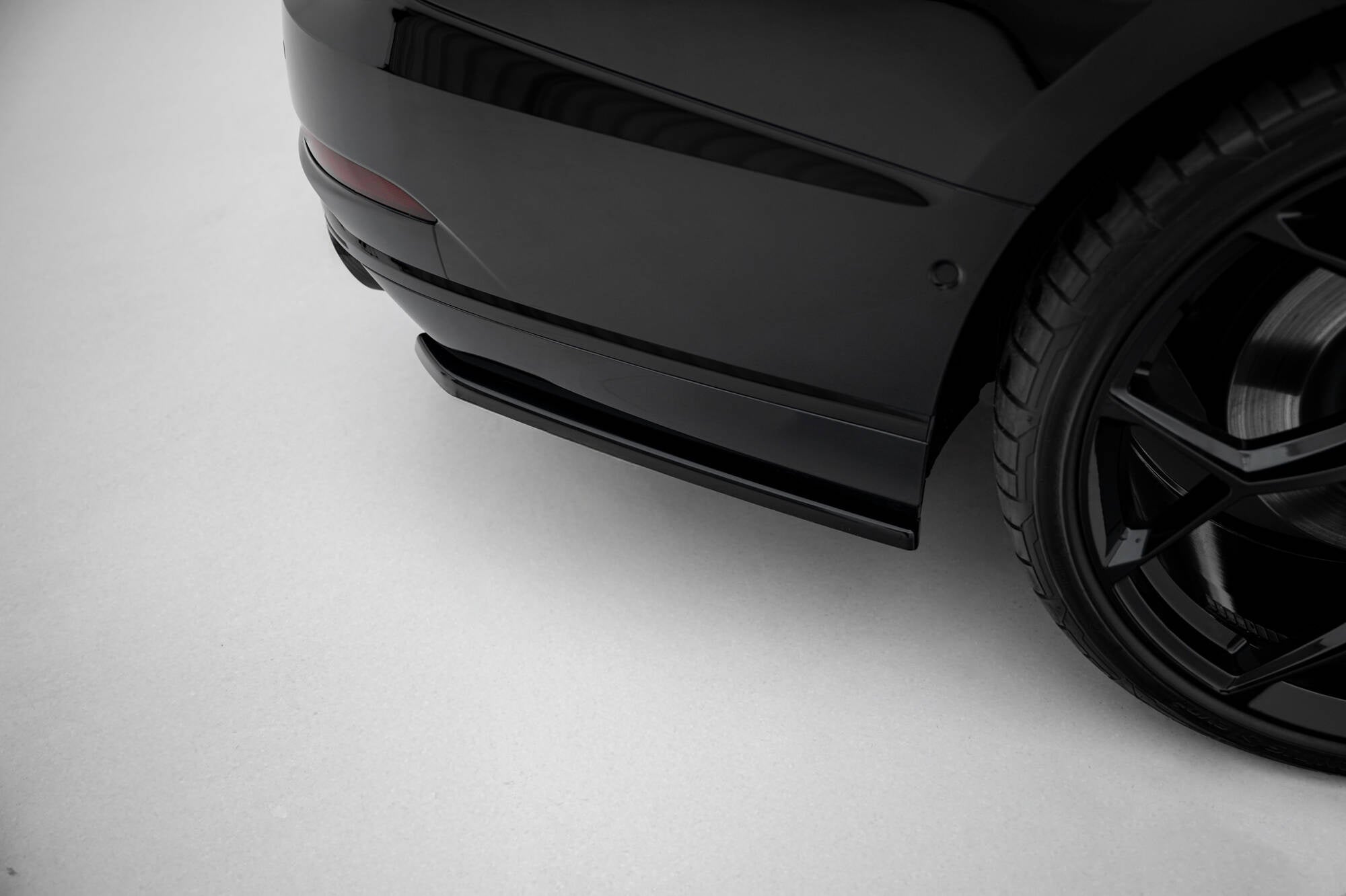 Splitters laterales traseros Audi S8 D5