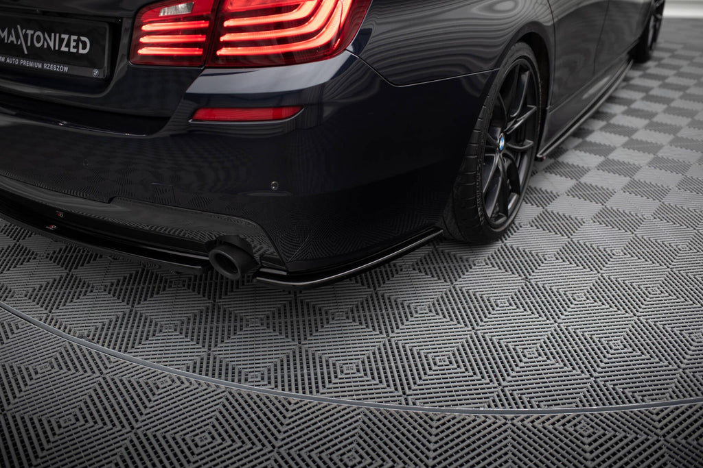 Splitters laterales traseros BMW 5 M-Pack Berlina / Touring F10 / F11 (para dos salidas de escape individuales)