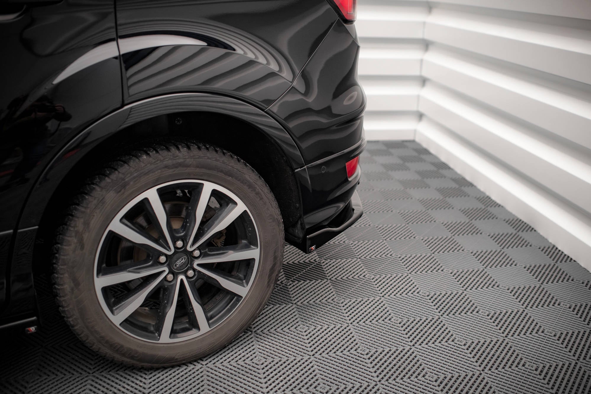 Splitters laterales traseros Ford Escape ST-Line Mk3