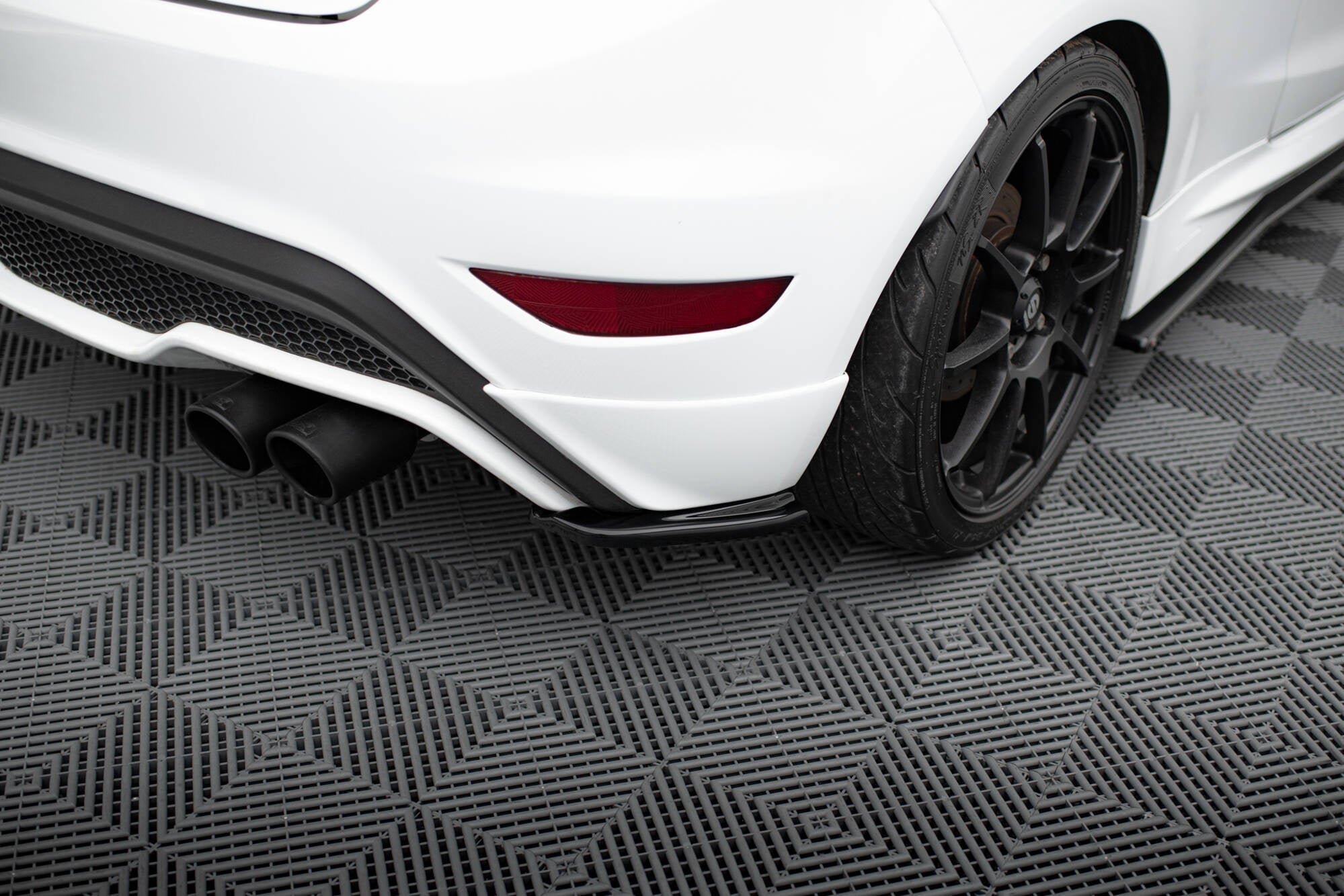 Splitters laterales traseros Ford Fiesta ST / ST-Line Mk7 Facelift / Zetec S FL
