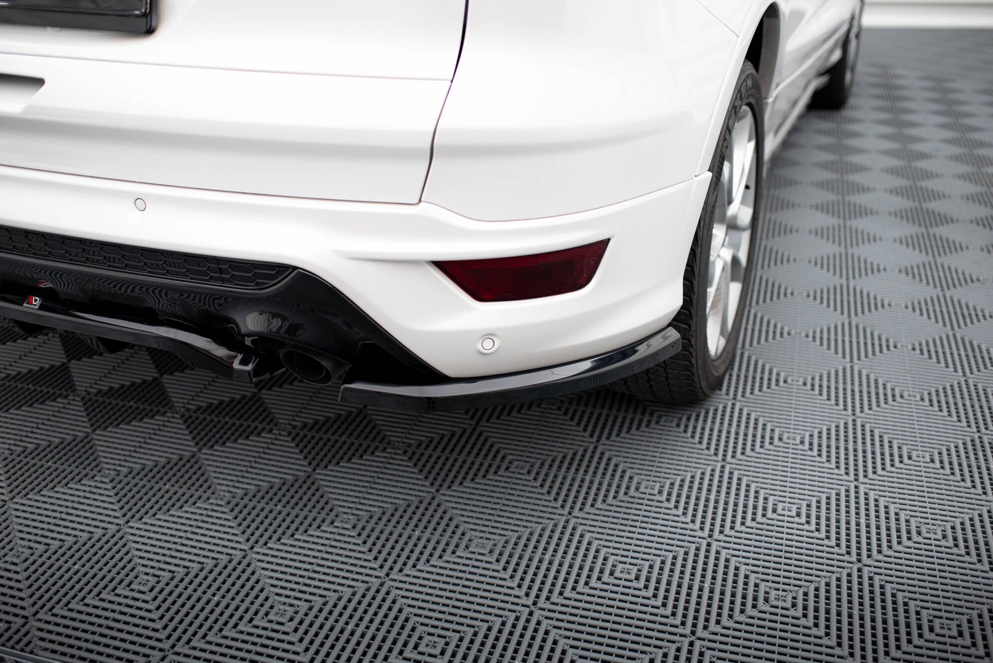 Splitters laterales traseros Ford Kuga ST-Line Mk2