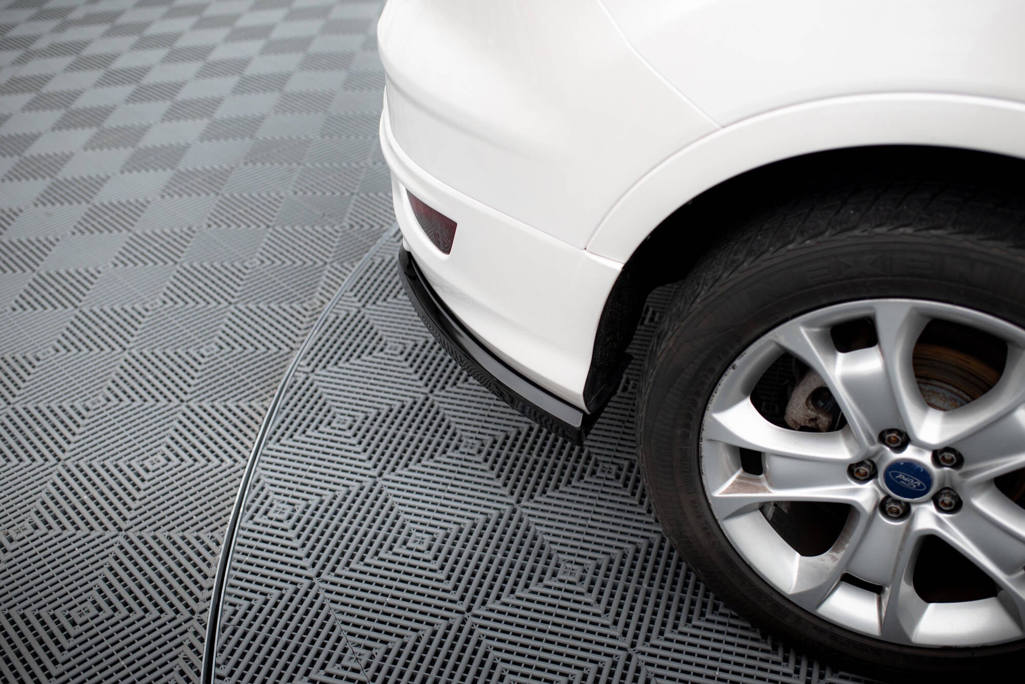 Splitters laterales traseros Ford Kuga ST-Line Mk2