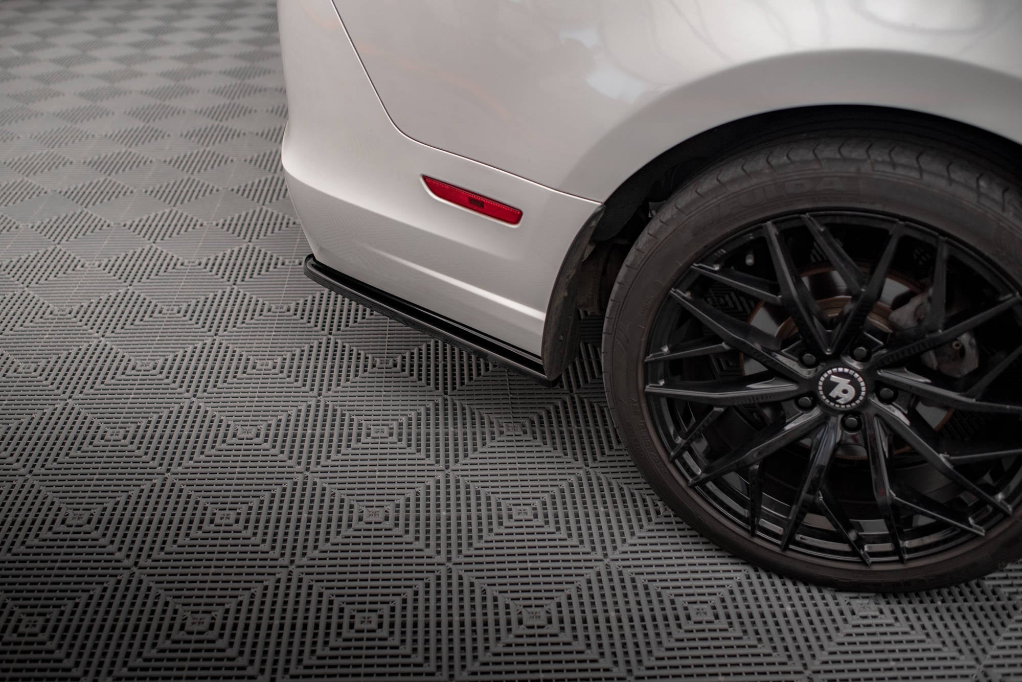 Splitters laterales traseros Ford Mustang Mk5 Facelift
