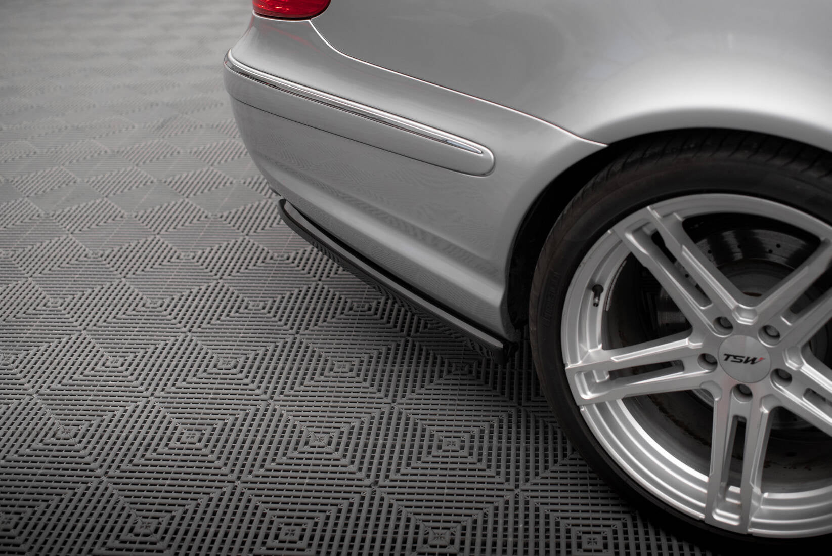 Splitters laterales traseros Mercedes-Benz E 55 AMG W211