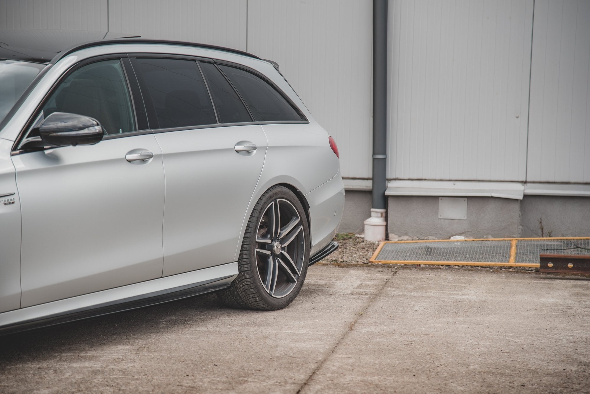 Splitters laterales traseros Mercedes-Benz E63 AMG Familiar S213