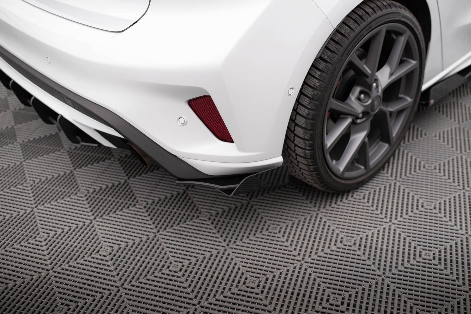 Splitters laterales traseros Street Pro + Flaps Ford Focus ST Mk4