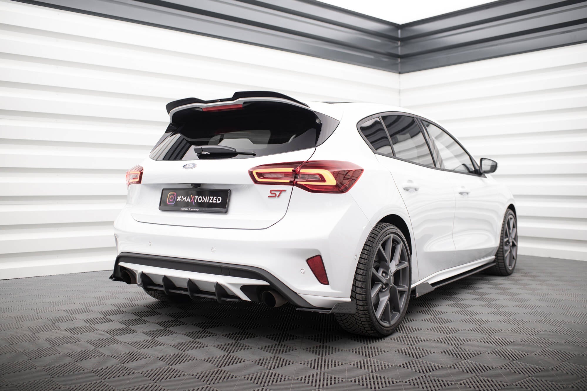 Splitters laterales traseros Street Pro + Flaps Ford Focus ST Mk4