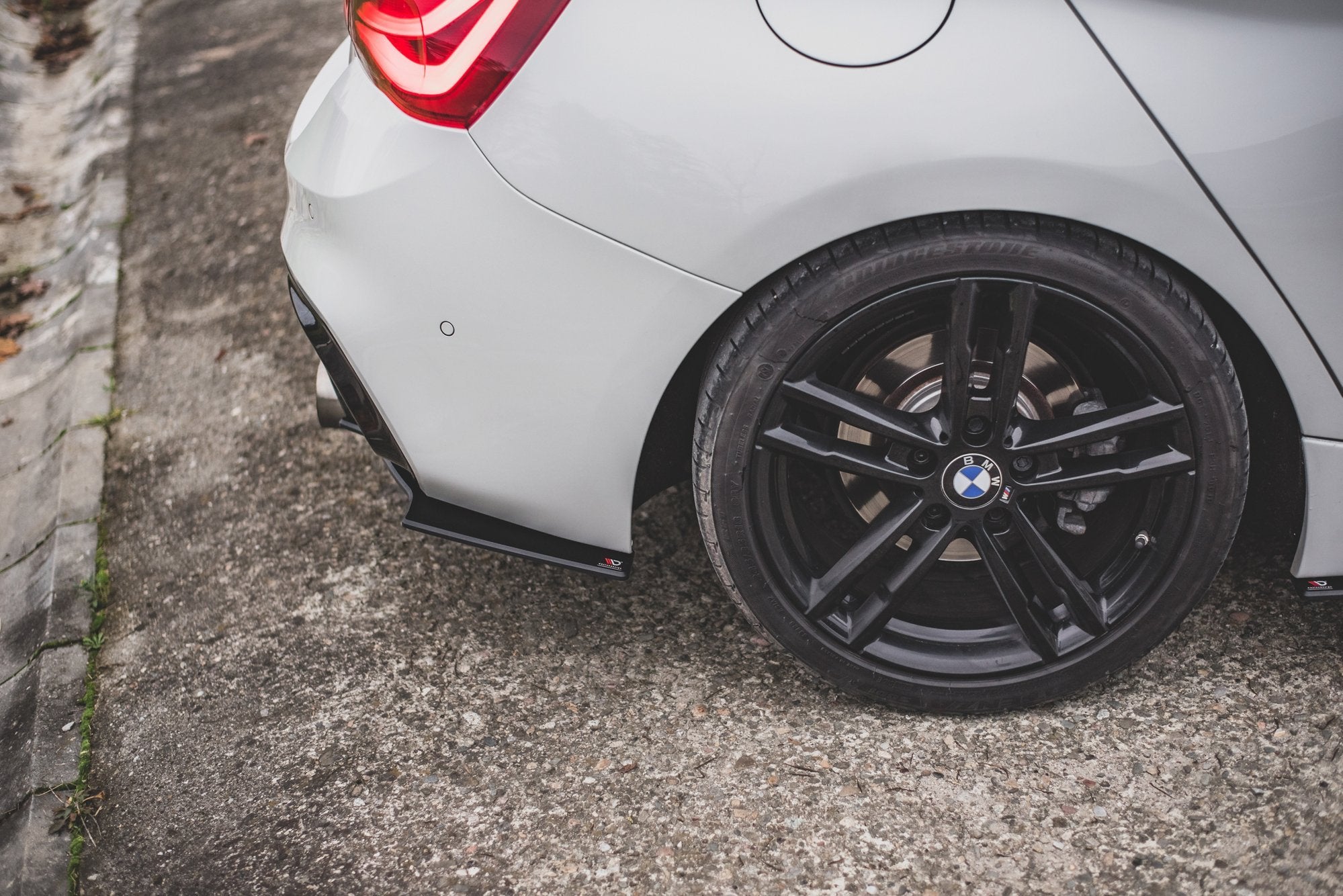 Splitters laterales traseros Street Pro V3 BMW Serie 1 F20 M140i