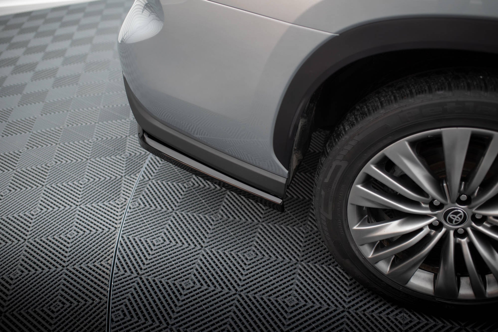 Splitters laterales traseros Toyota Highlander Mk4