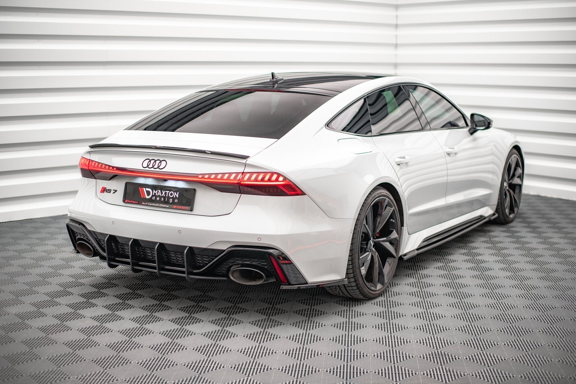 Splitters laterales traseros V.1 Audi RS7 C8