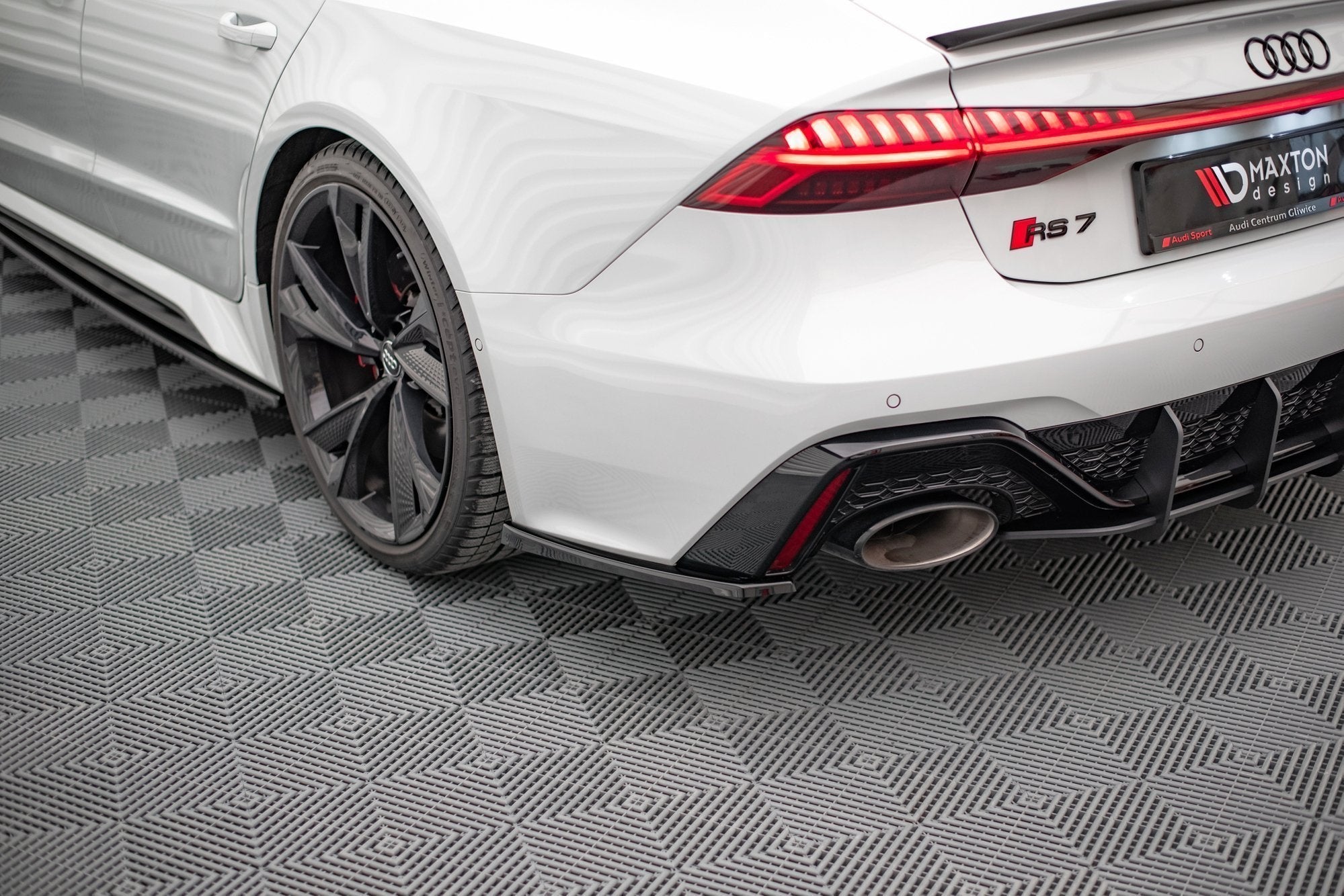 Splitters laterales traseros V.1 Audi RS7 C8