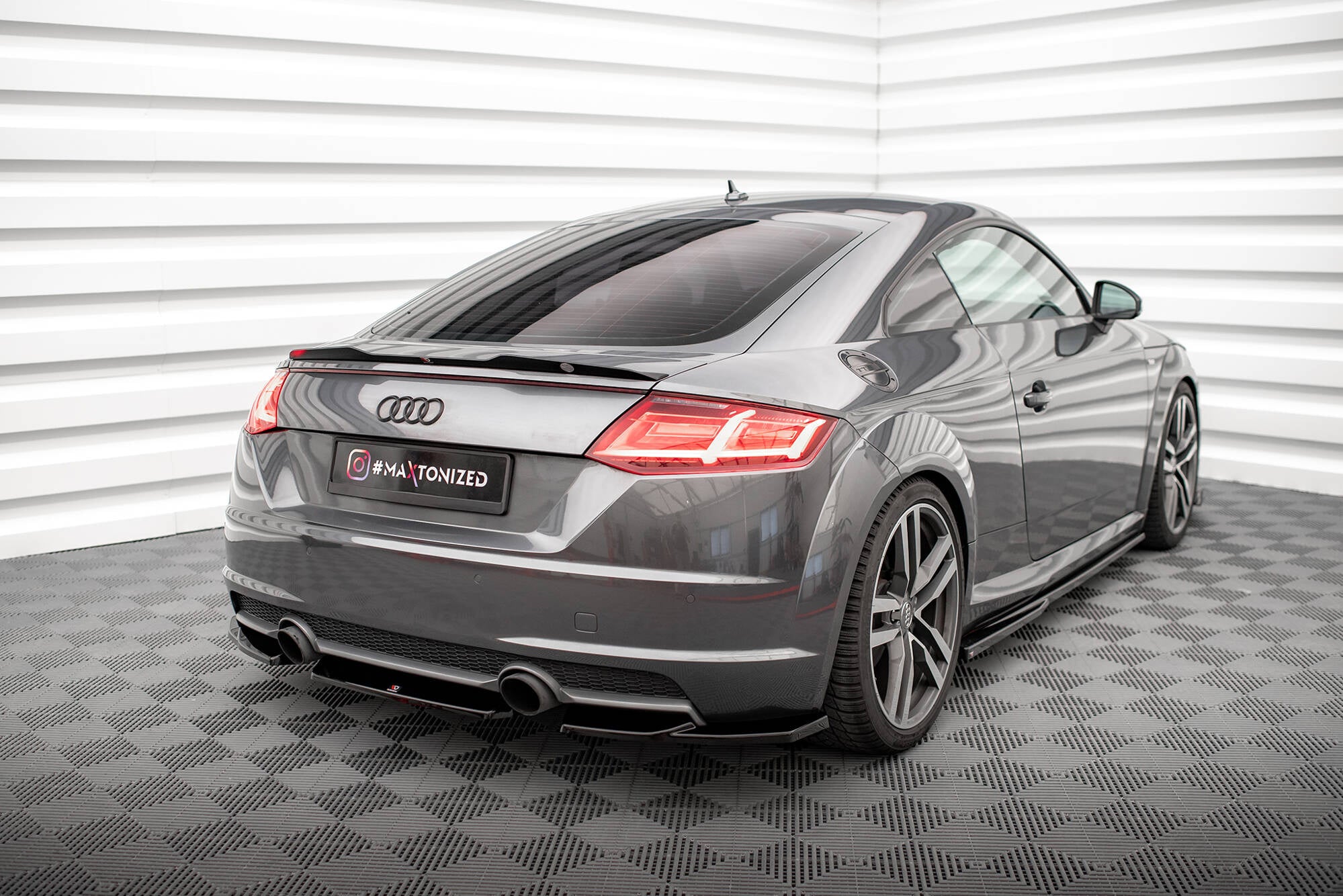 Splitters laterales traseros V.1 Audi TT S-Line 8S