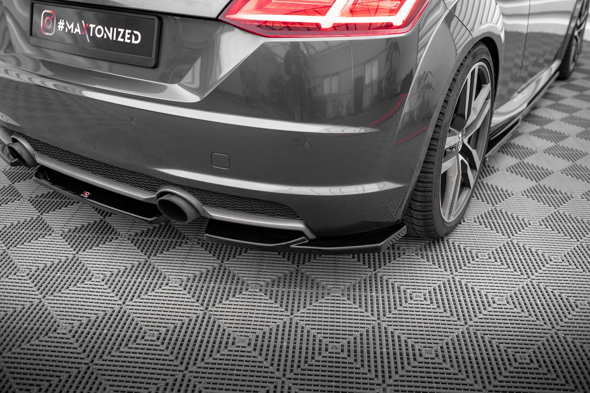 Splitters laterales traseros V.1 Audi TT S-Line 8S