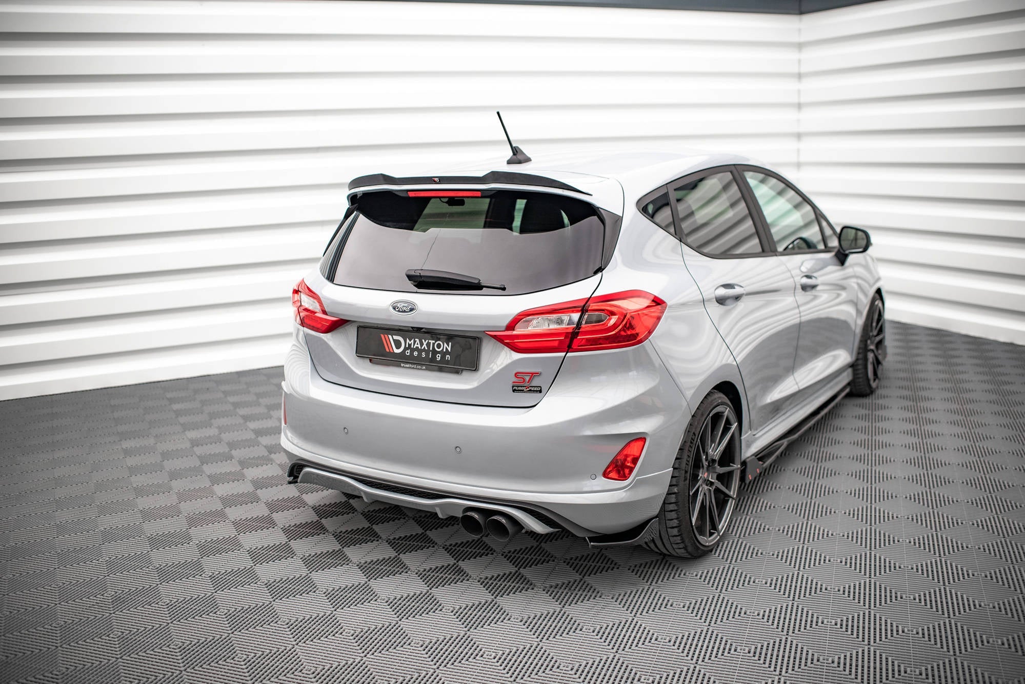 Splitters laterales traseros V.1 Ford Fiesta ST Mk8