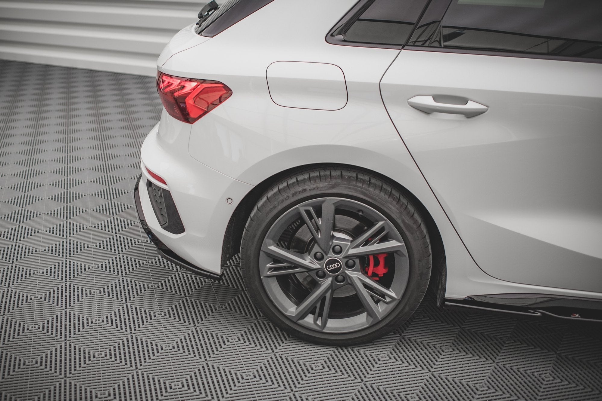 Splitters laterales traseros V.2 Audi S3 / A3 S-Line Sportback 8Y