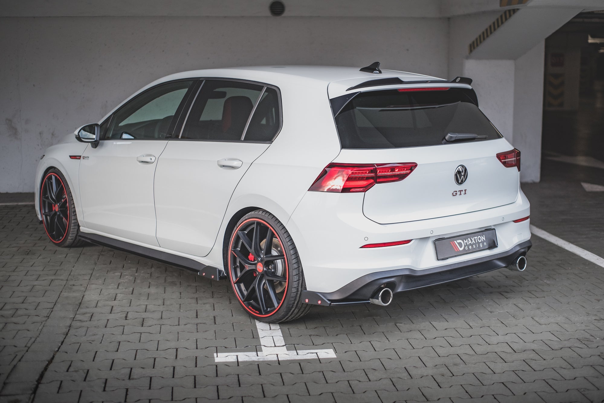 Splitters laterales traseros V.2 + Flaps Volkswagen Golf GTI / GTE Mk8