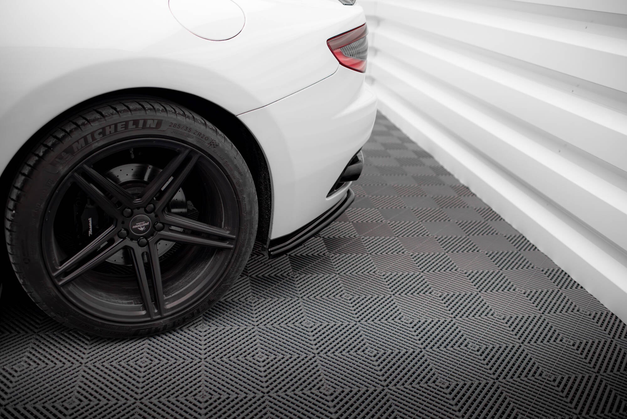 Splitters laterales traseros V.2 Maserati Granturismo Mk1