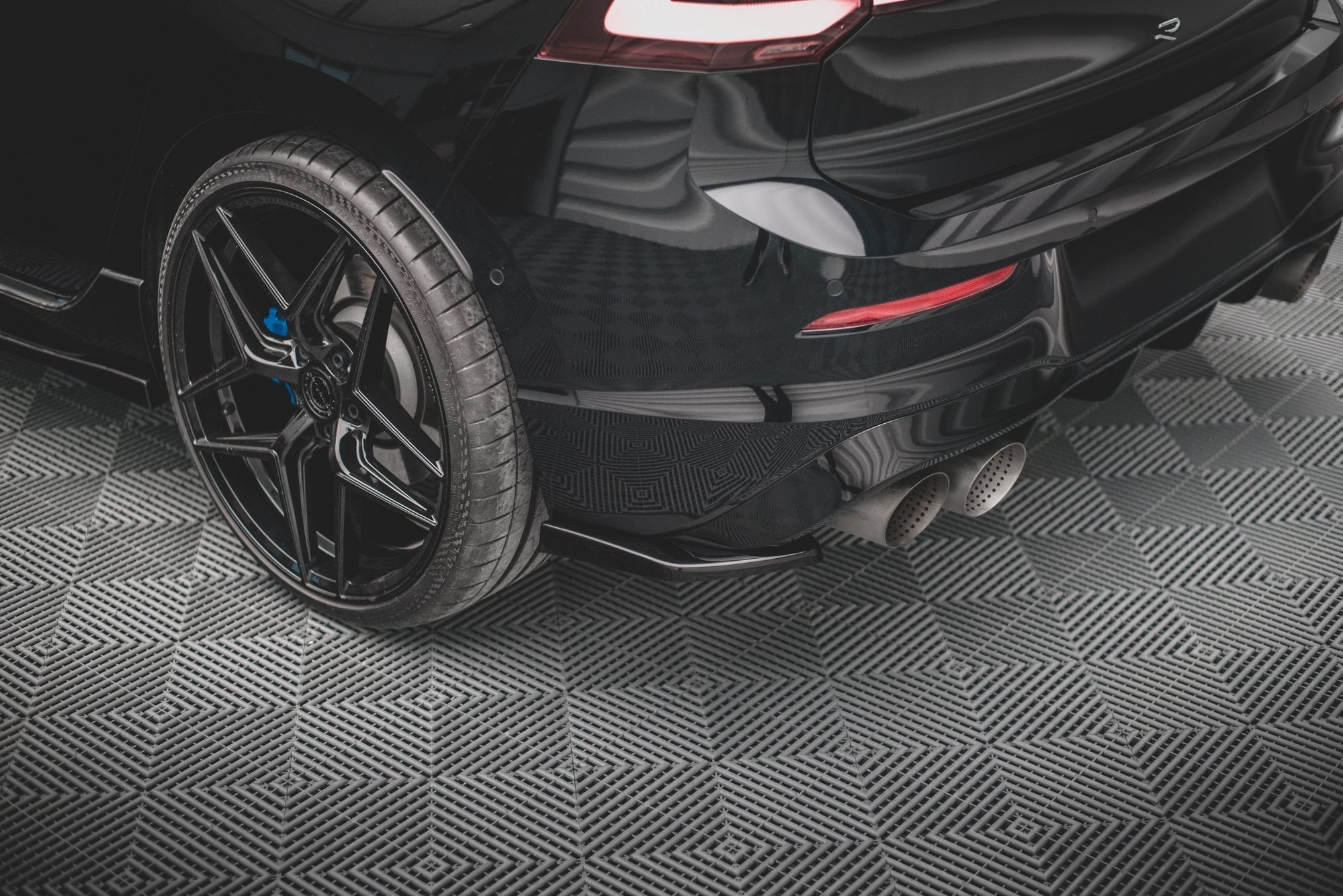 Splitters laterales traseros V.2 Volkswagen Golf R Hatchback Mk8 Facelift