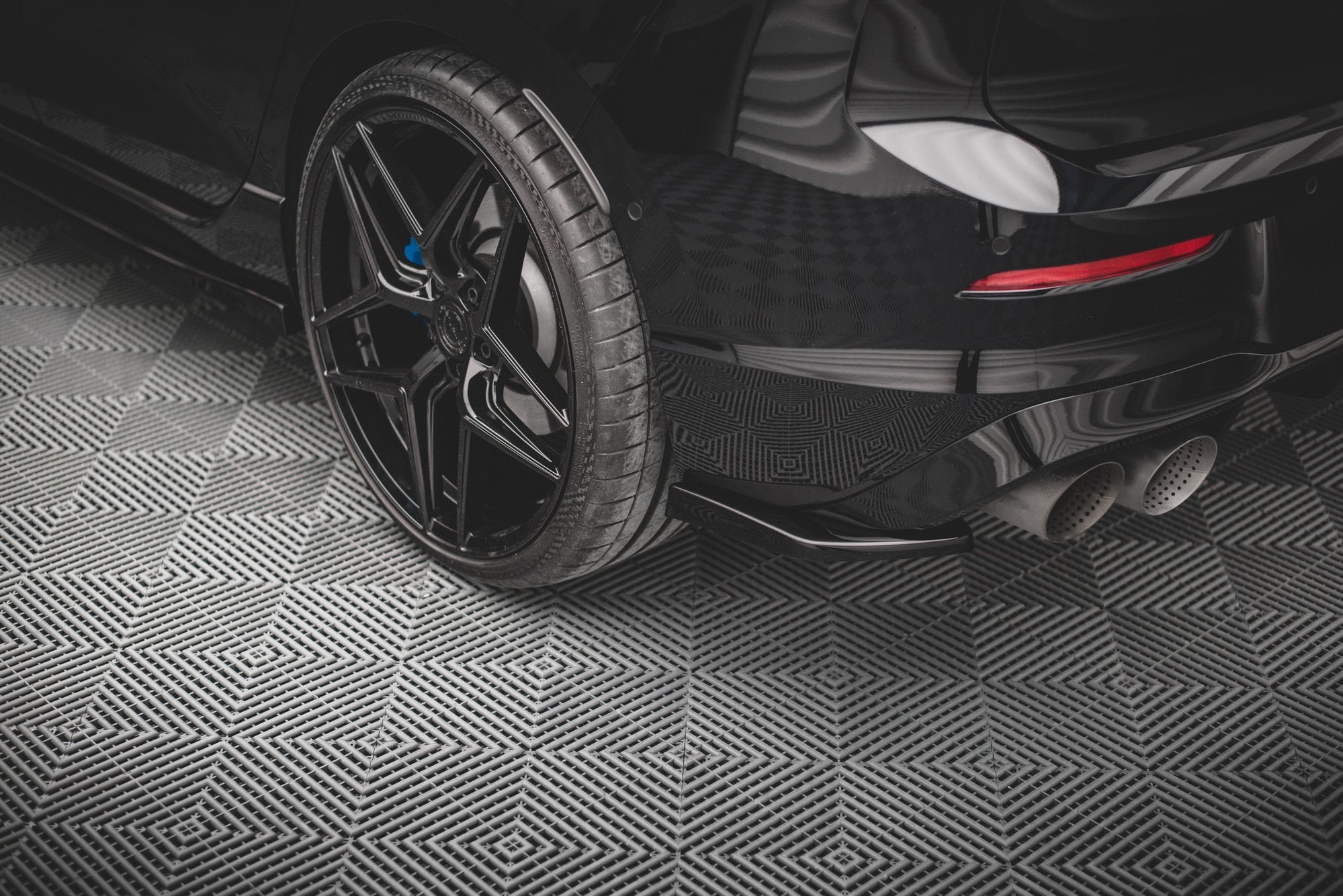Splitters laterales traseros V.2 Volkswagen Golf R Hatchback Mk8 Facelift
