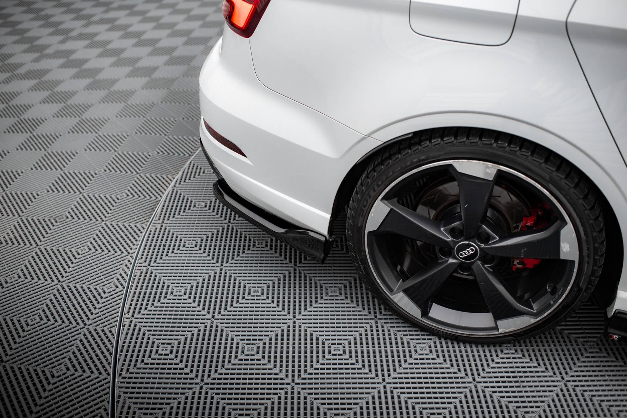 Splitters laterales traseros V.3 Audi RS3 Berlina / Sedán 8V Facelift