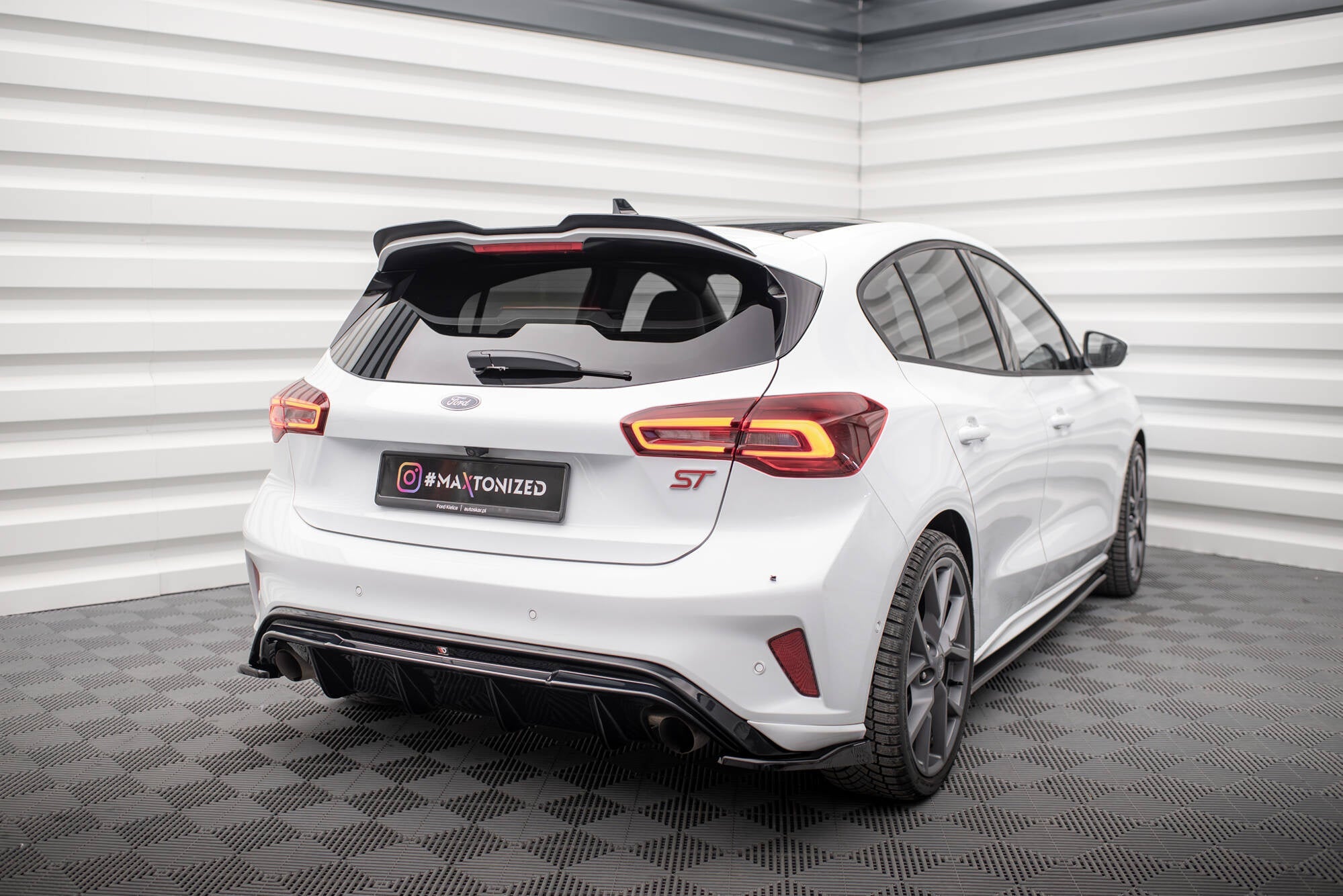 Splitters laterales traseros V3 DO Añadido V3 Ford Focus Hatchback ST Mk4