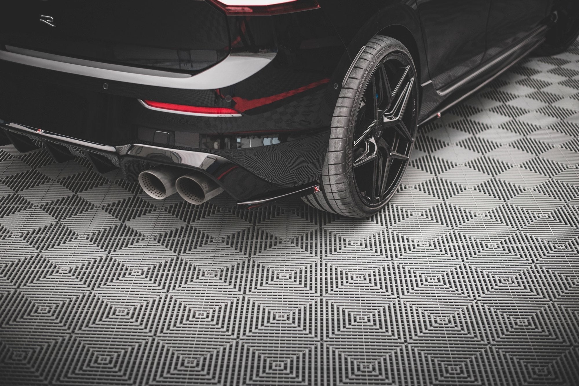 Splitters laterales traseros V.3 Volkswagen Golf R Hatchback Mk8