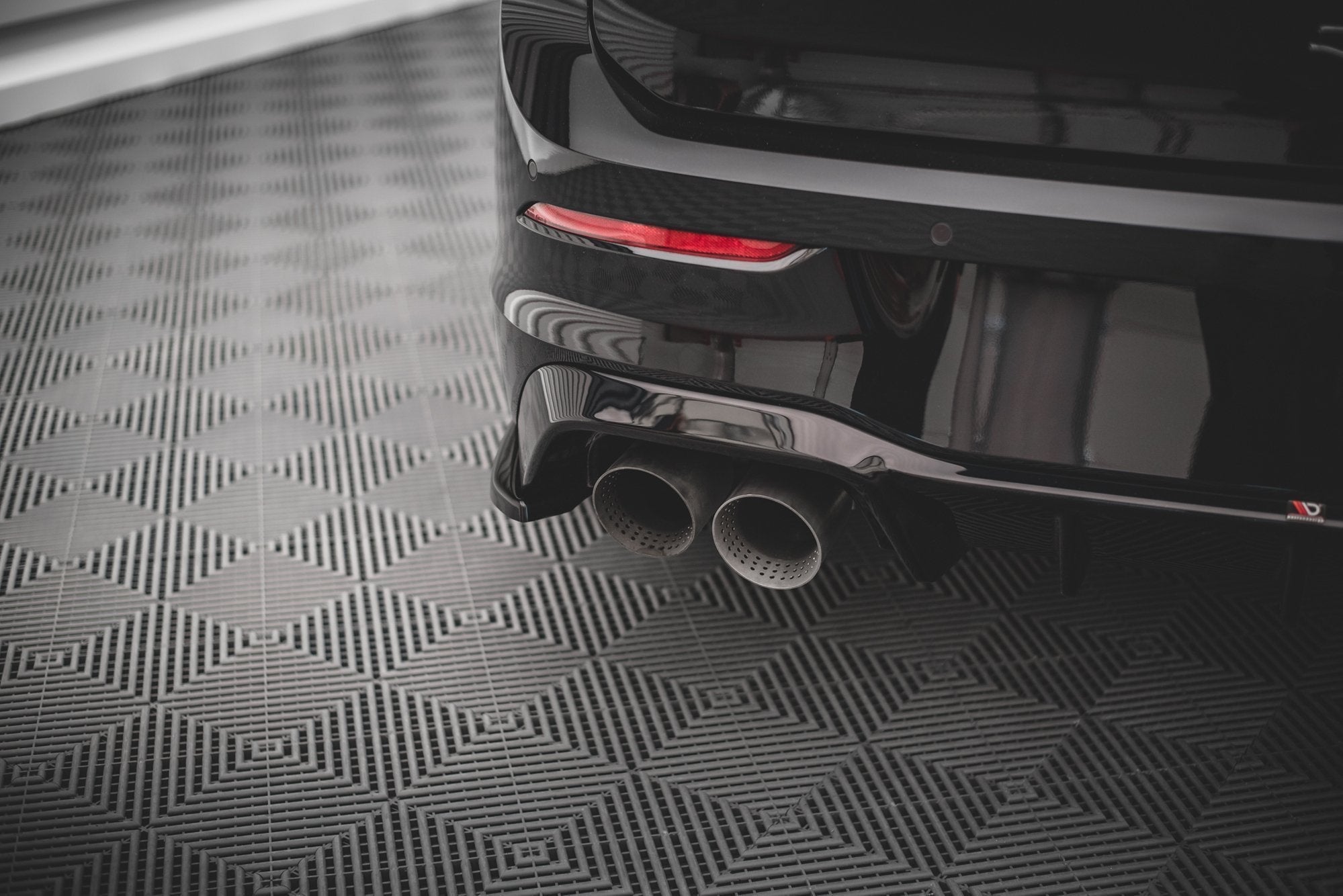 Splitters laterales traseros V.3 Volkswagen Golf R Hatchback Mk8