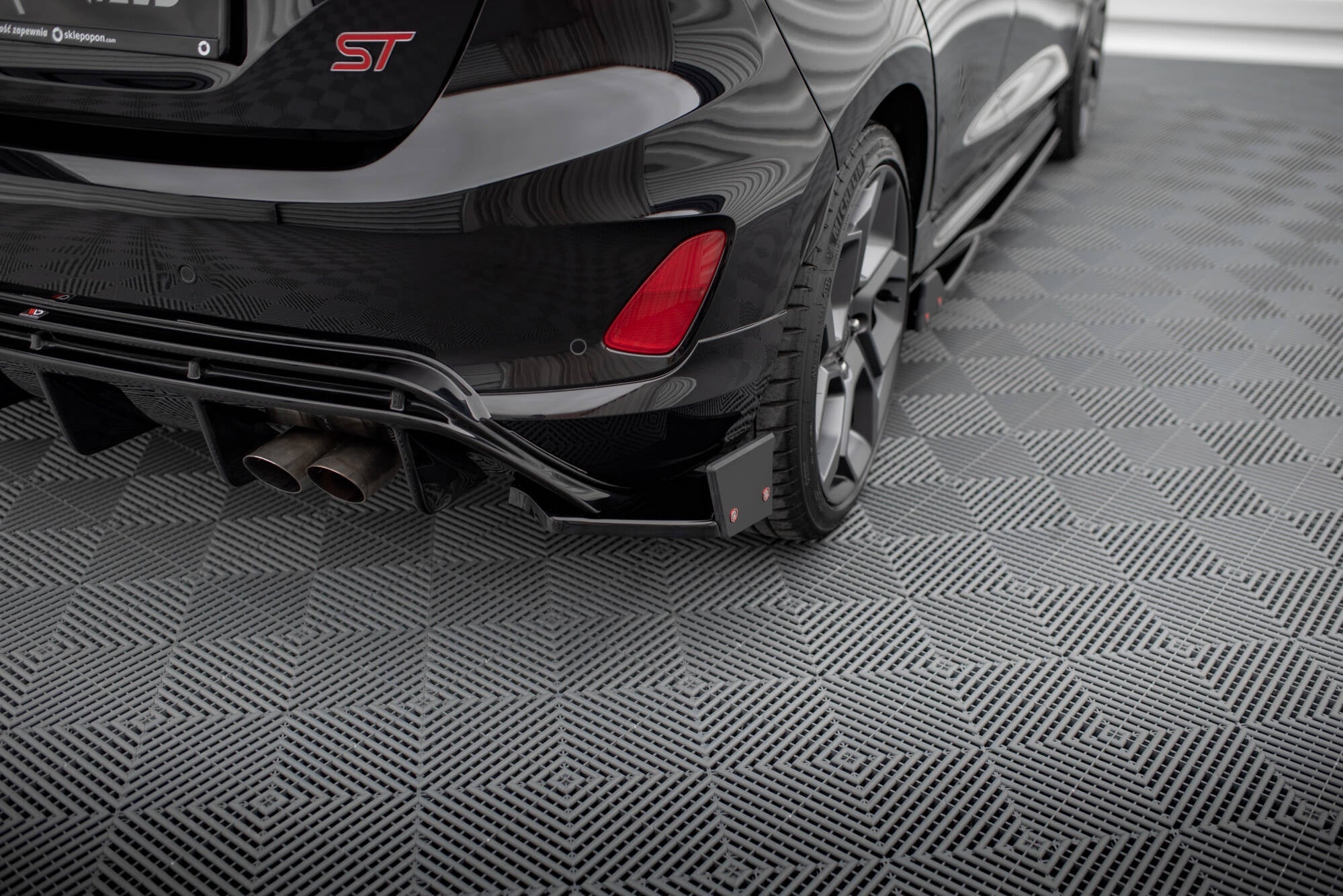 Splitters laterales traseros V.4 + Flaps Ford Fiesta ST Mk8