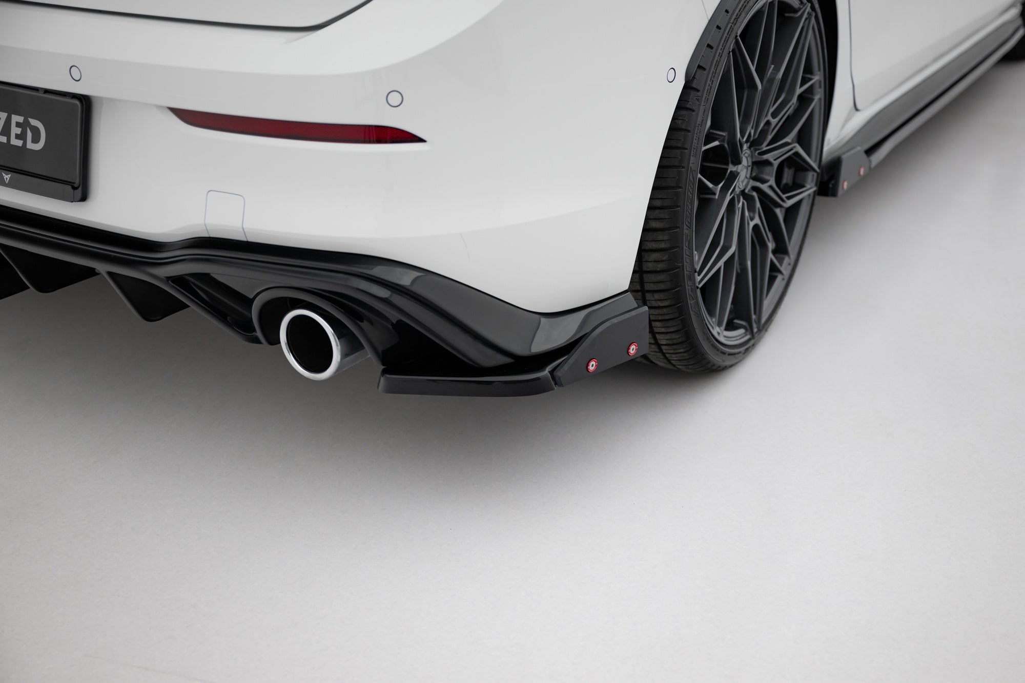 Splitters laterales traseros V.4 + Flaps Volkswagen Golf GTI / GTE Mk8
