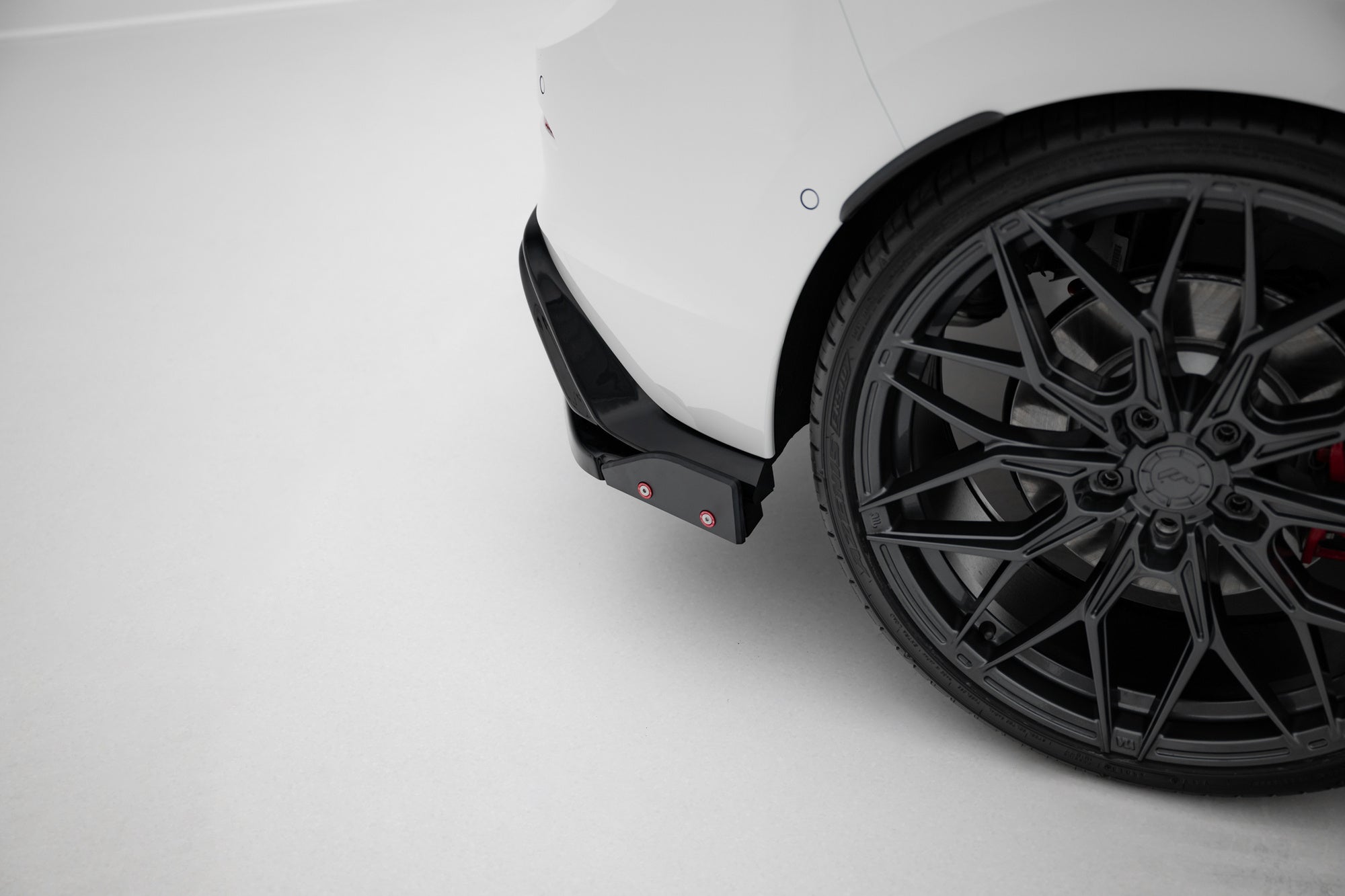 Splitters laterales traseros V.4 + Flaps Volkswagen Golf GTI / GTE Mk8