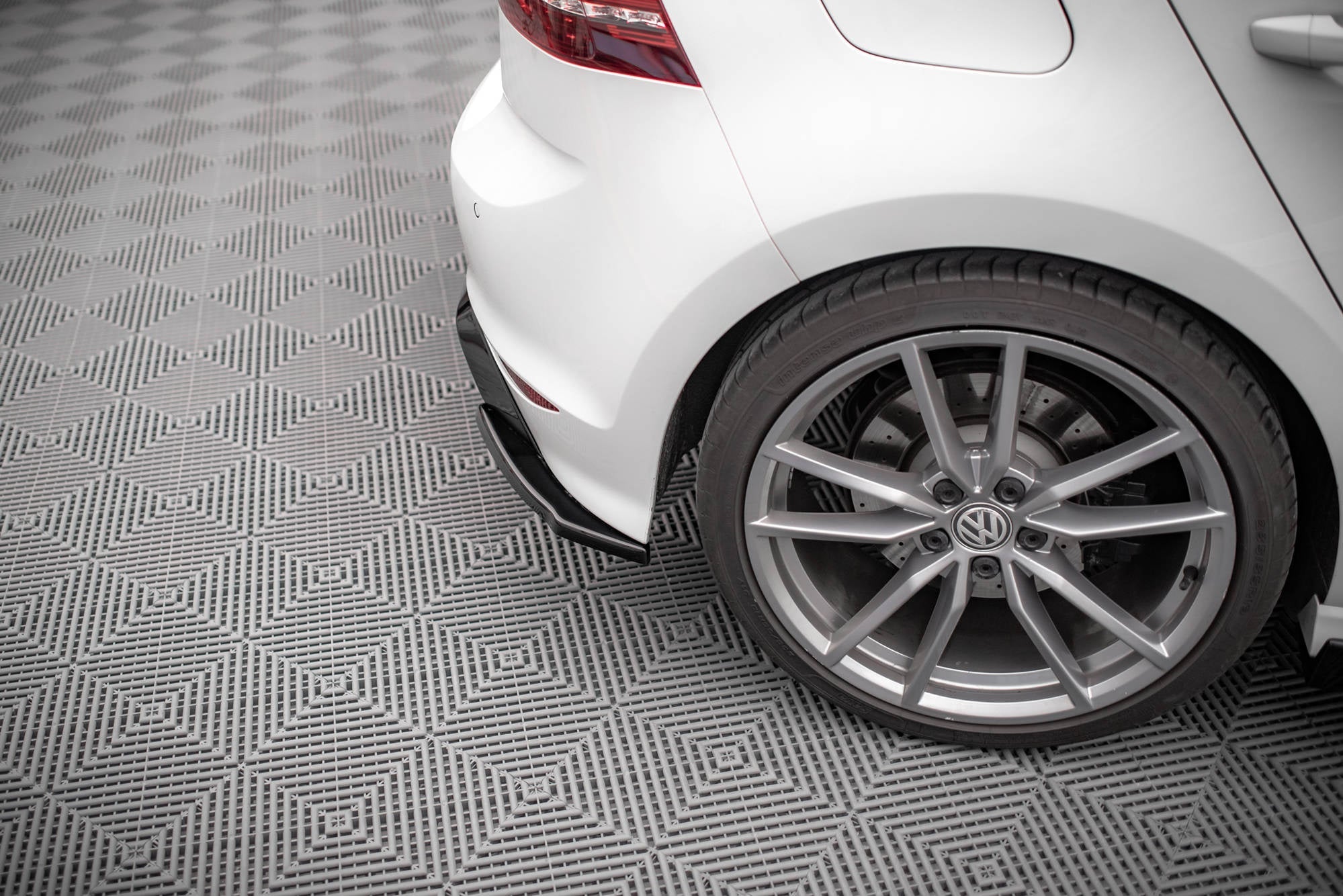 Splitters laterales traseros V.4 Volkswagen Golf R Mk7