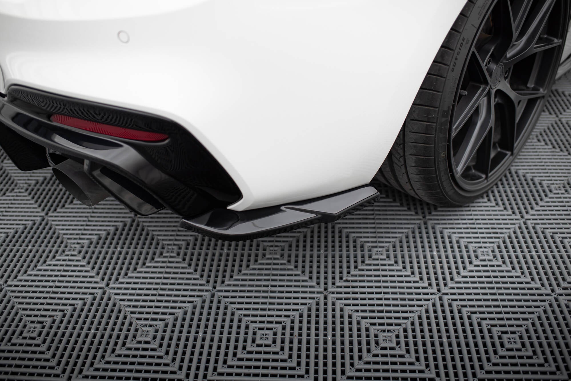 Splitters laterales traseros V5 DO Añadido V3 BMW Serie 1 M-Pack M140i F20 Facelift