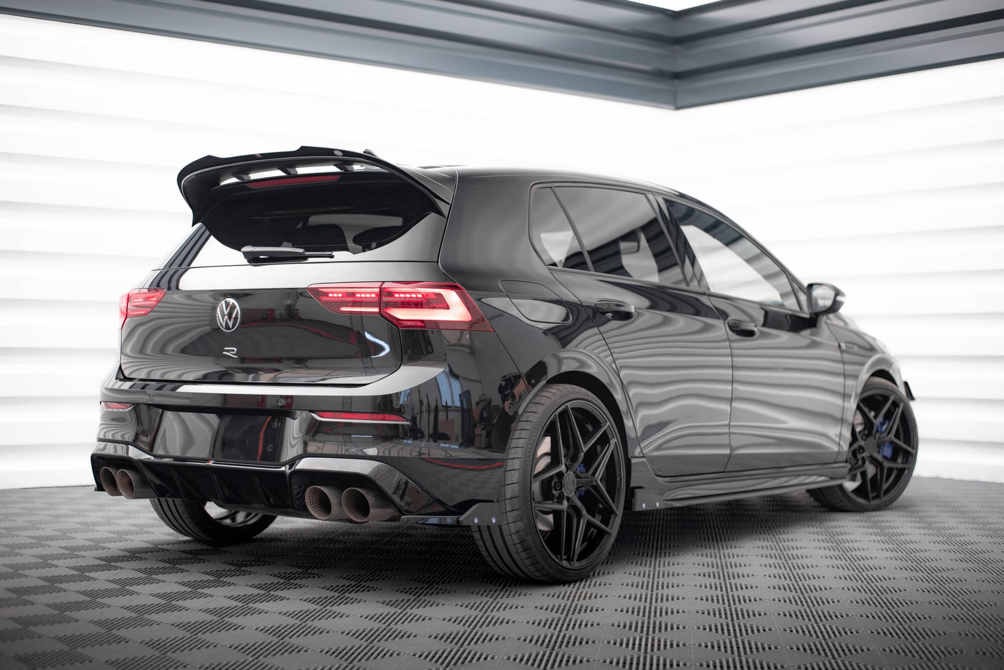 Splitters laterales traseros V.5 + Flaps Volkswagen Golf R Hatchback Mk8