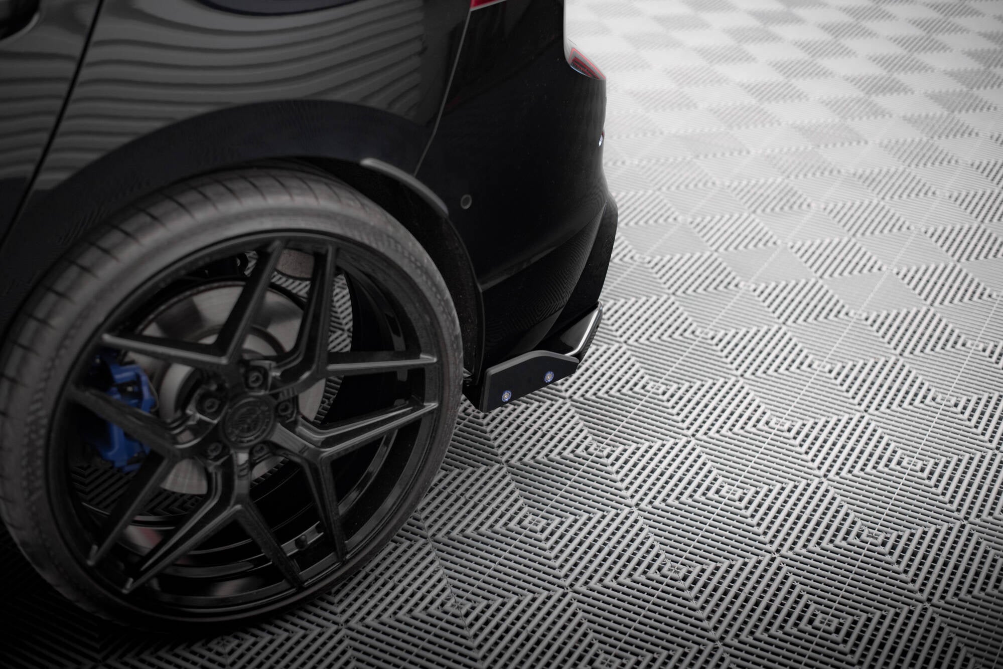 Splitters laterales traseros V.5 + Flaps Volkswagen Golf R Hatchback Mk8