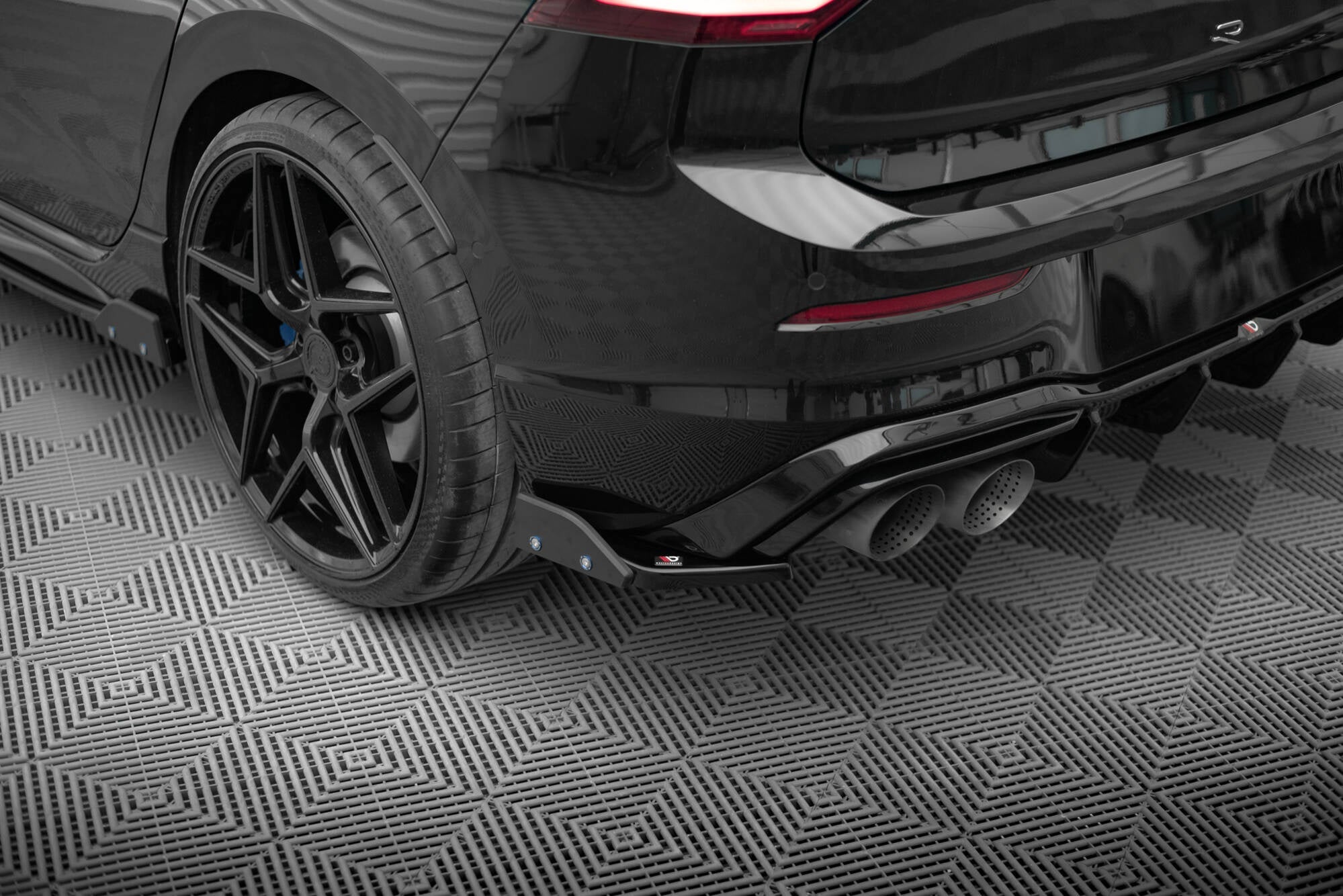 Splitters laterales traseros V.6 + Flaps Volkswagen Golf R Hatchback Mk8