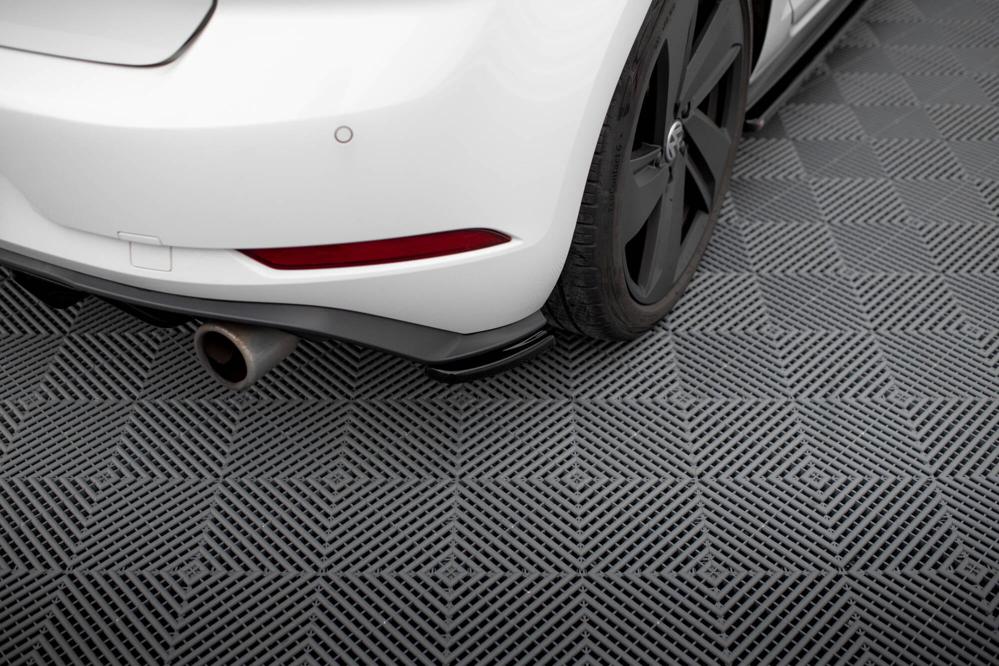Splitters laterales traseros VW Golf Mk7 GTI Facelift